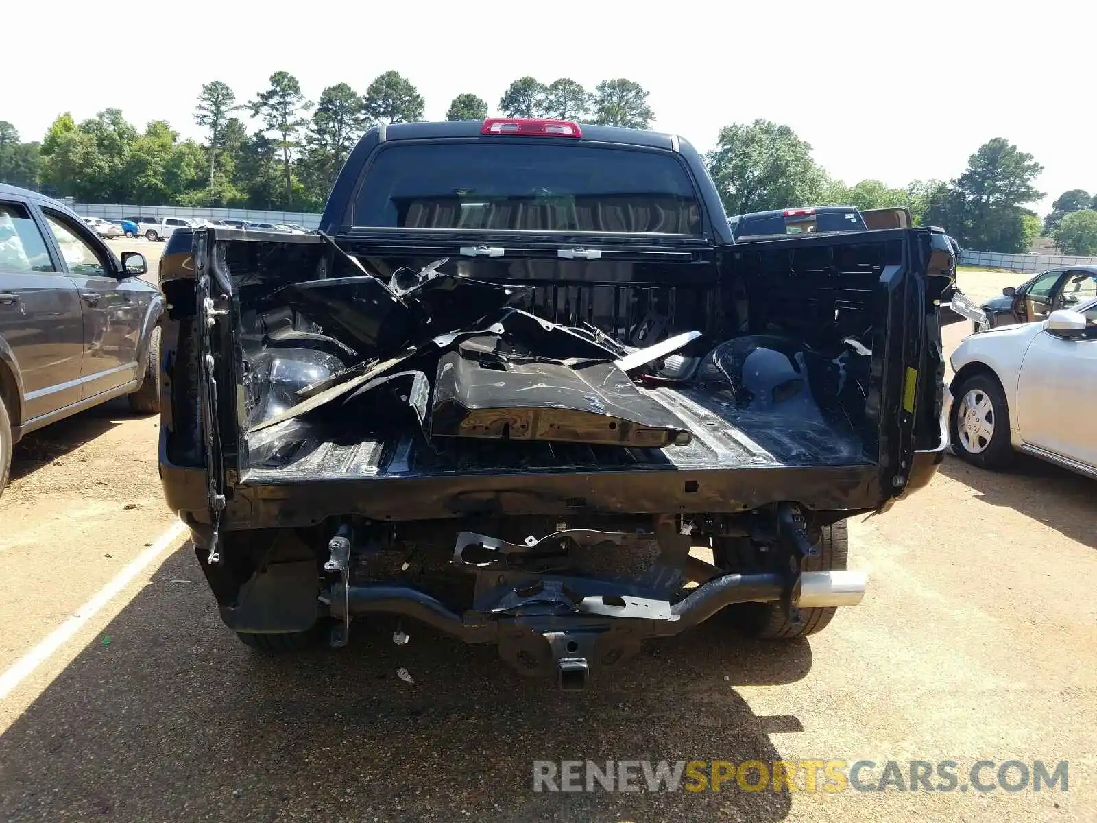 9 Photograph of a damaged car 5TFAY5F1XKX786667 TOYOTA TUNDRA 2019