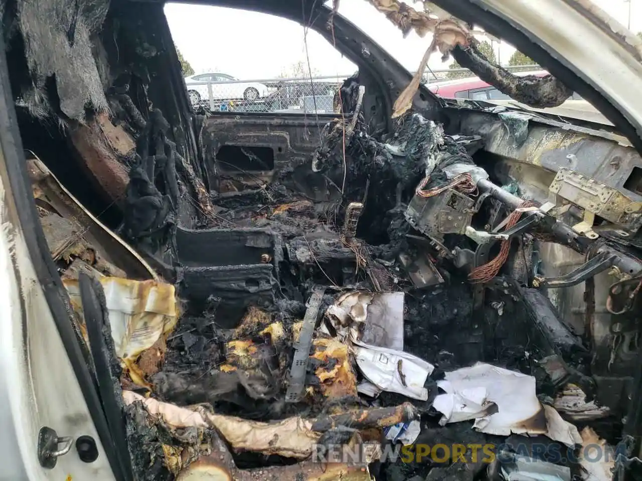 5 Photograph of a damaged car 5TFAY5F1XKX811275 TOYOTA TUNDRA 2019