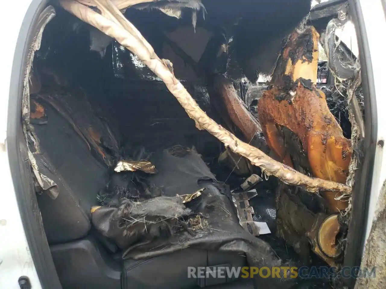 6 Photograph of a damaged car 5TFAY5F1XKX811275 TOYOTA TUNDRA 2019