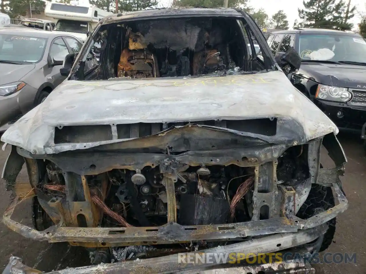 9 Photograph of a damaged car 5TFAY5F1XKX811275 TOYOTA TUNDRA 2019