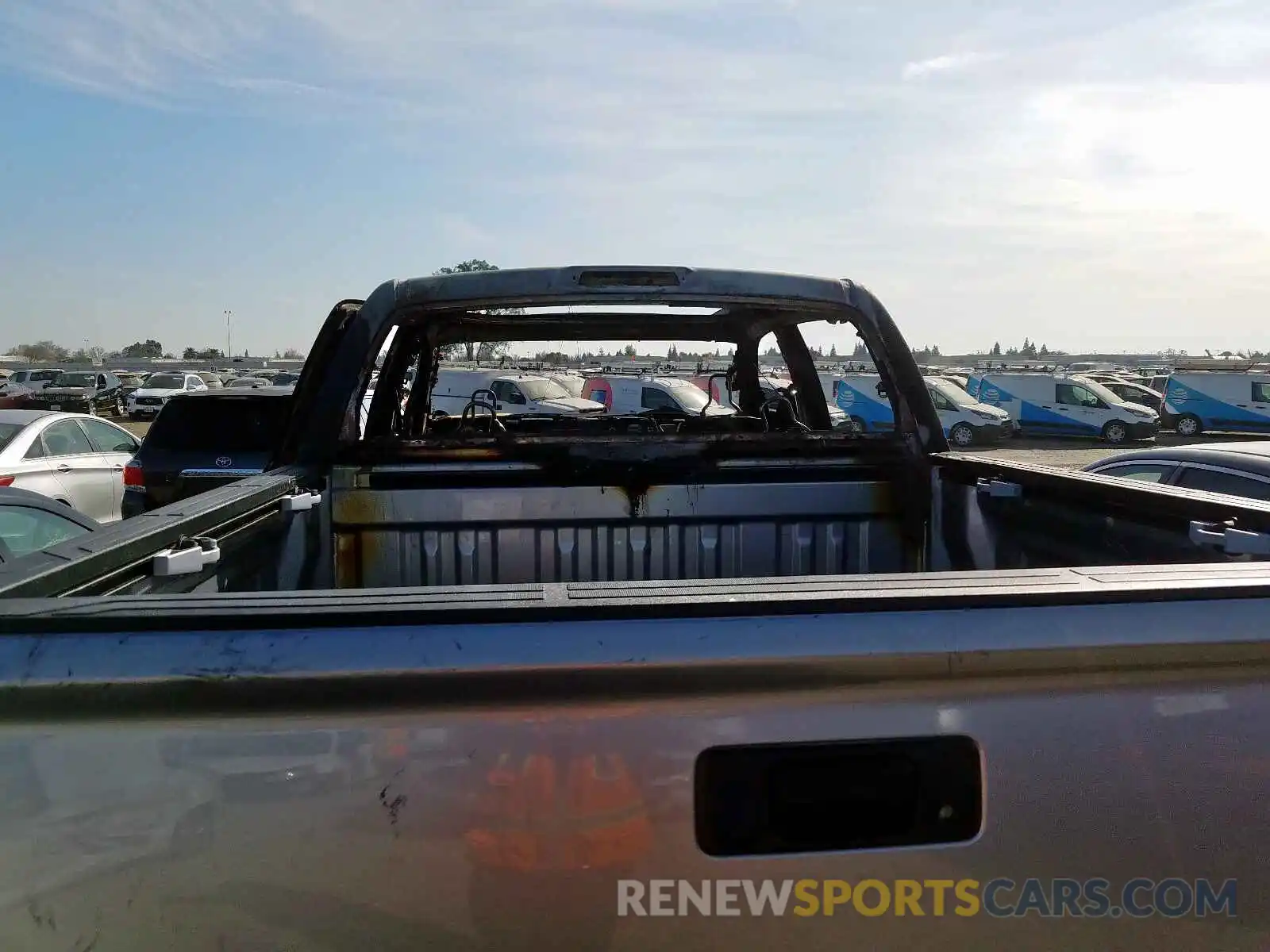 9 Photograph of a damaged car 5TFAY5F1XKX814953 TOYOTA TUNDRA 2019