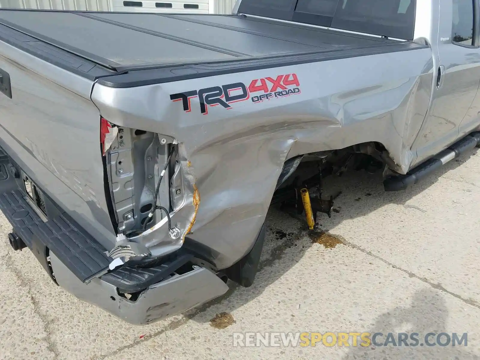 9 Photograph of a damaged car 5TFBY5F12KX784691 TOYOTA TUNDRA 2019