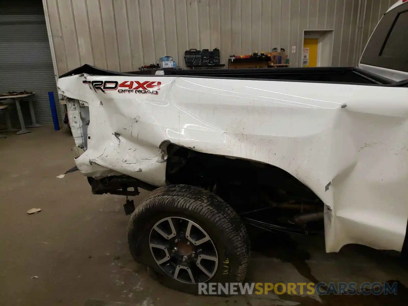 9 Photograph of a damaged car 5TFBY5F16KX796682 TOYOTA TUNDRA 2019