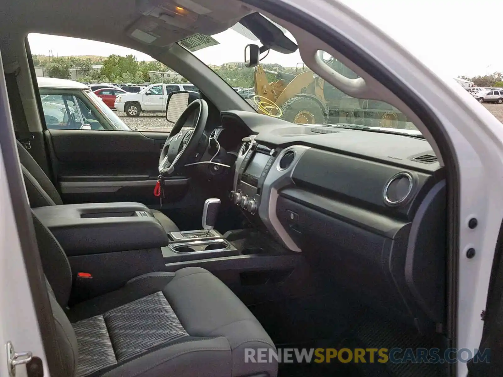 5 Photograph of a damaged car 5TFCY5F14KX024573 TOYOTA TUNDRA 2019