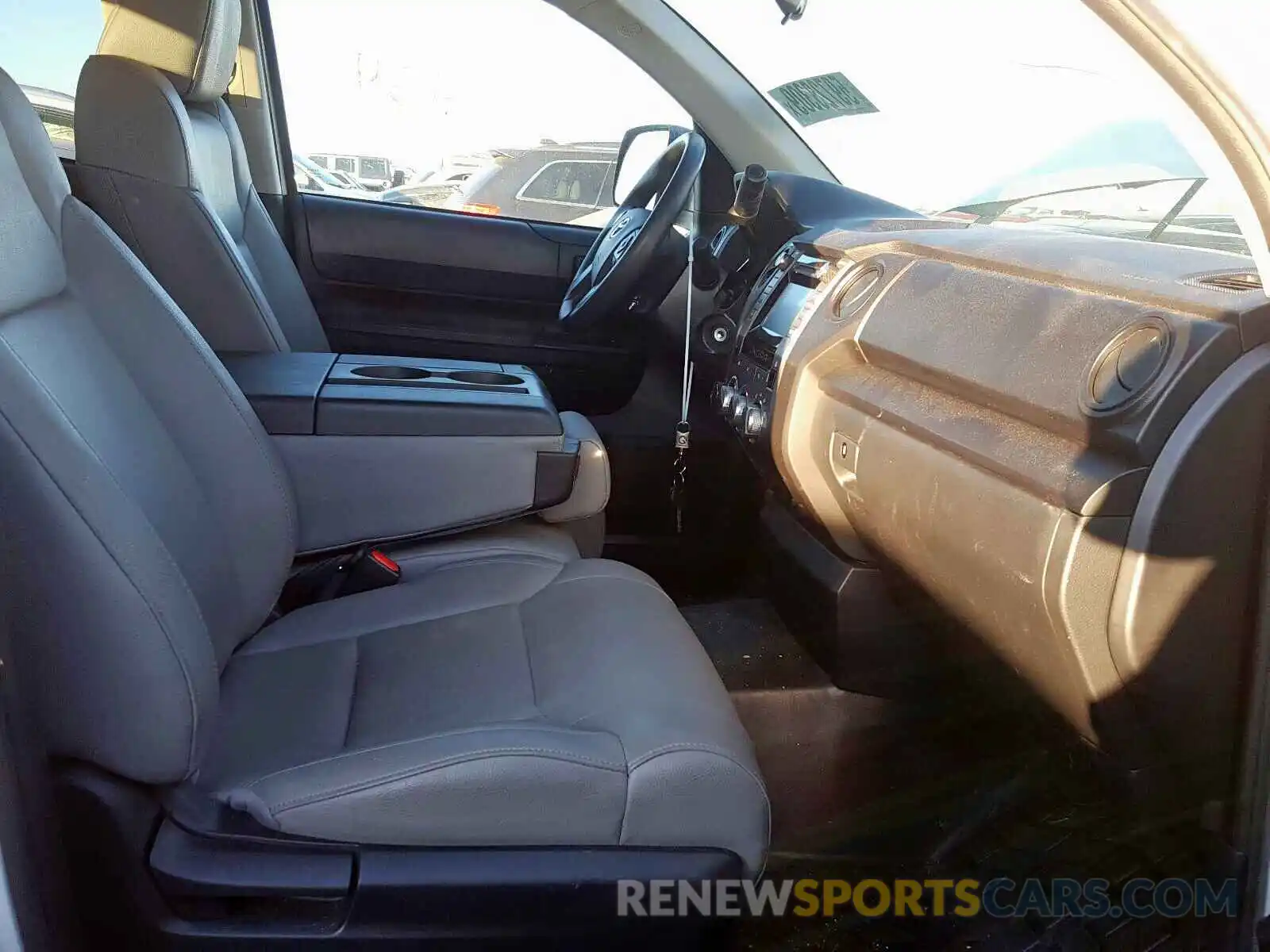 5 Photograph of a damaged car 5TFCY5F17KX025460 TOYOTA TUNDRA 2019