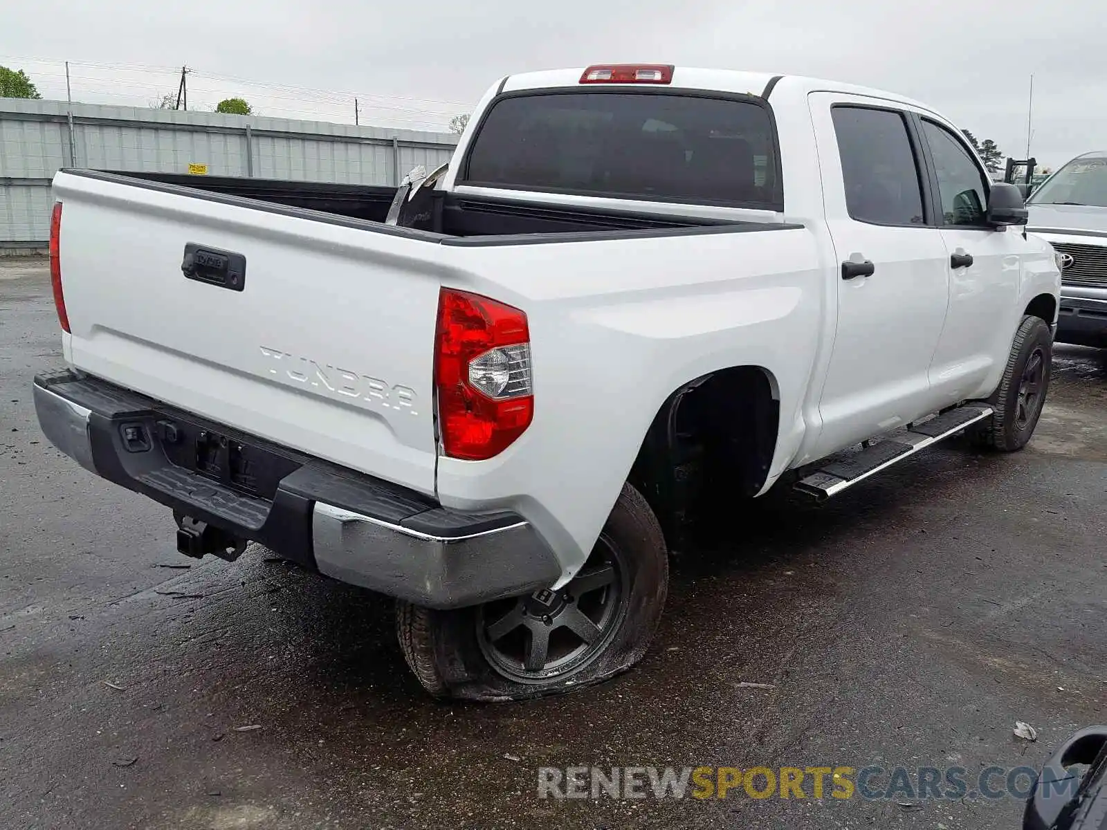 4 Фотография поврежденного автомобиля 5TFDM5F15KX083082 TOYOTA TUNDRA 2019