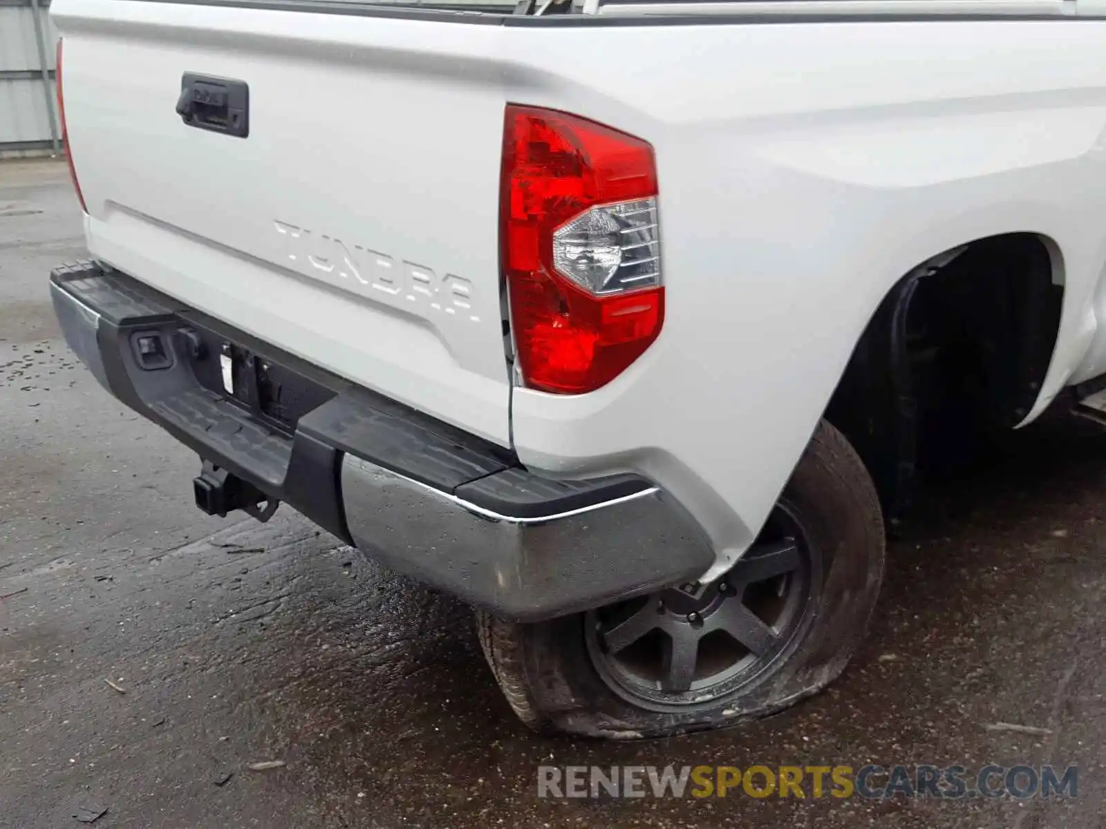 9 Photograph of a damaged car 5TFDM5F15KX083082 TOYOTA TUNDRA 2019