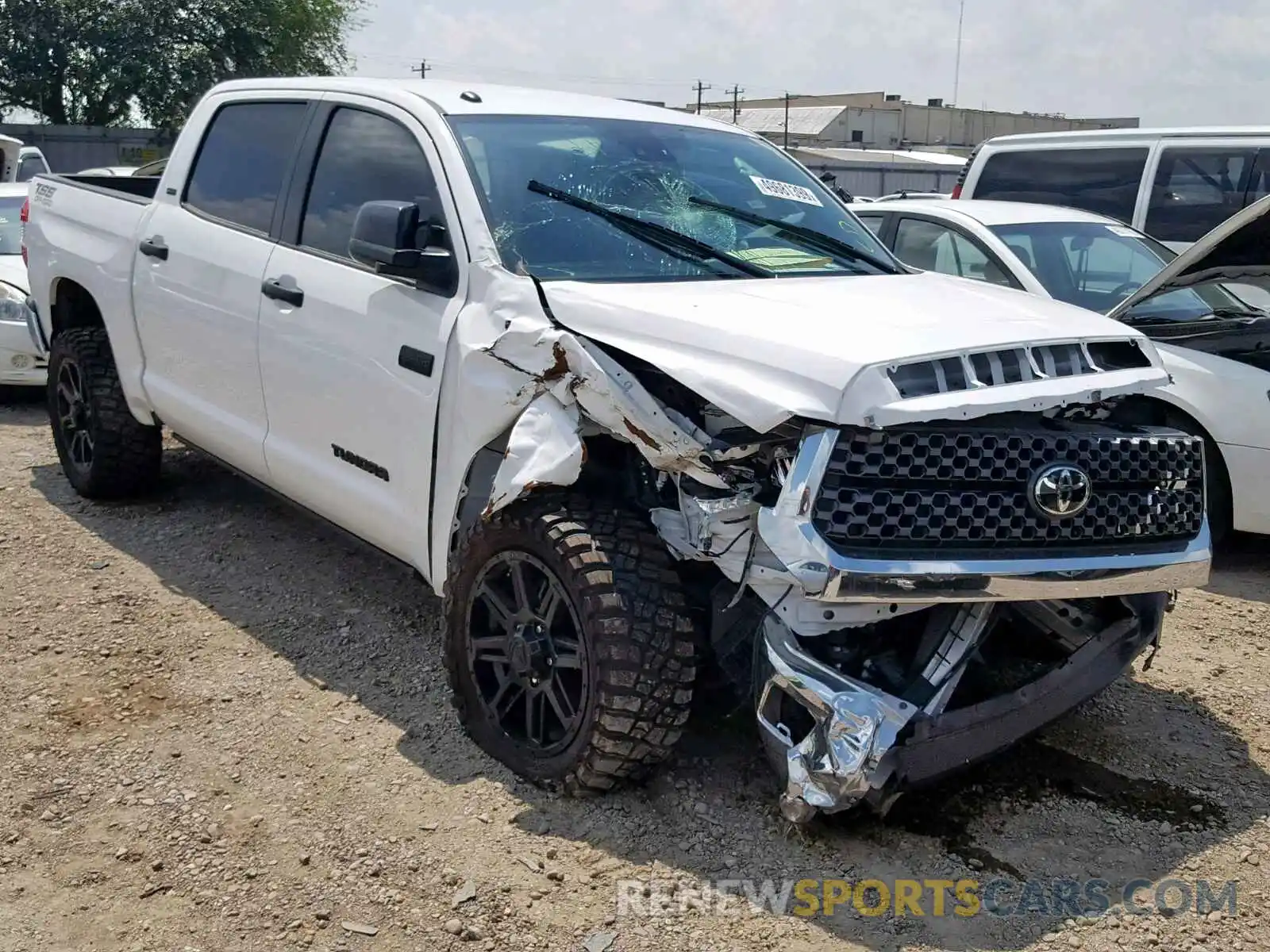 1 Photograph of a damaged car 5TFDW5F10KX779729 TOYOTA TUNDRA 2019