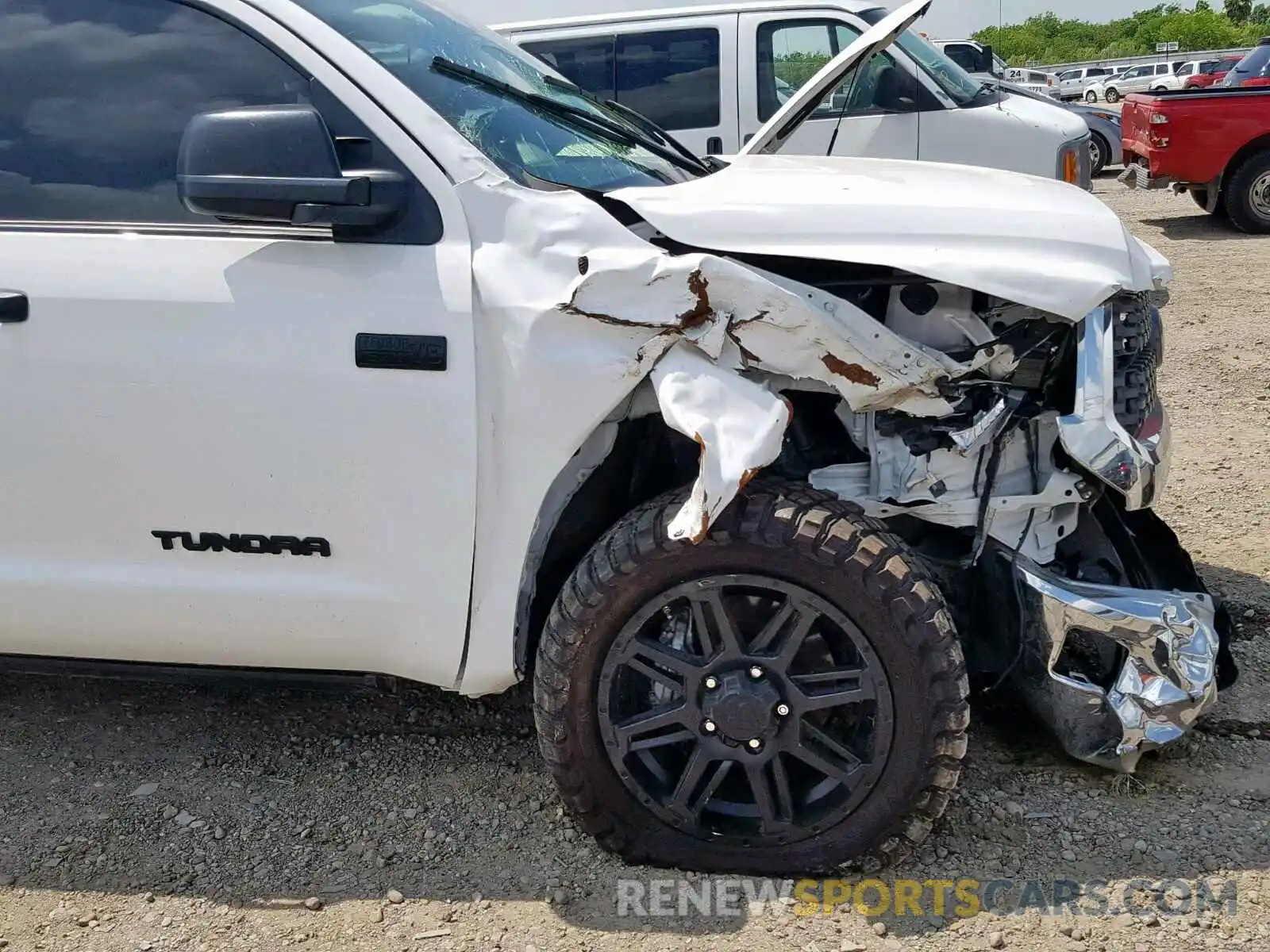 9 Photograph of a damaged car 5TFDW5F10KX779729 TOYOTA TUNDRA 2019