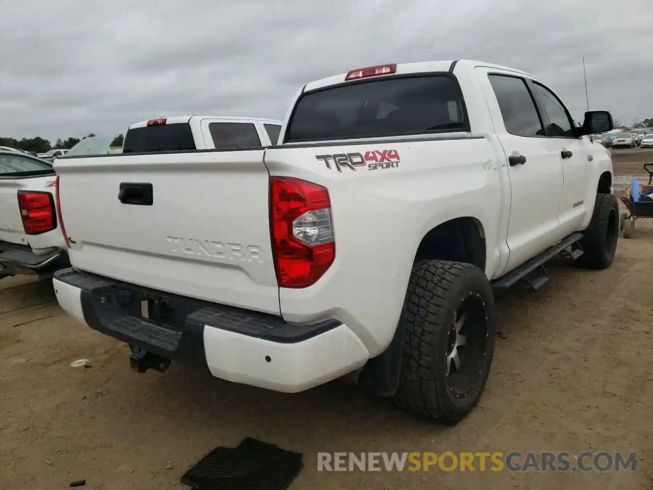 4 Photograph of a damaged car 5TFDW5F10KX784011 TOYOTA TUNDRA 2019