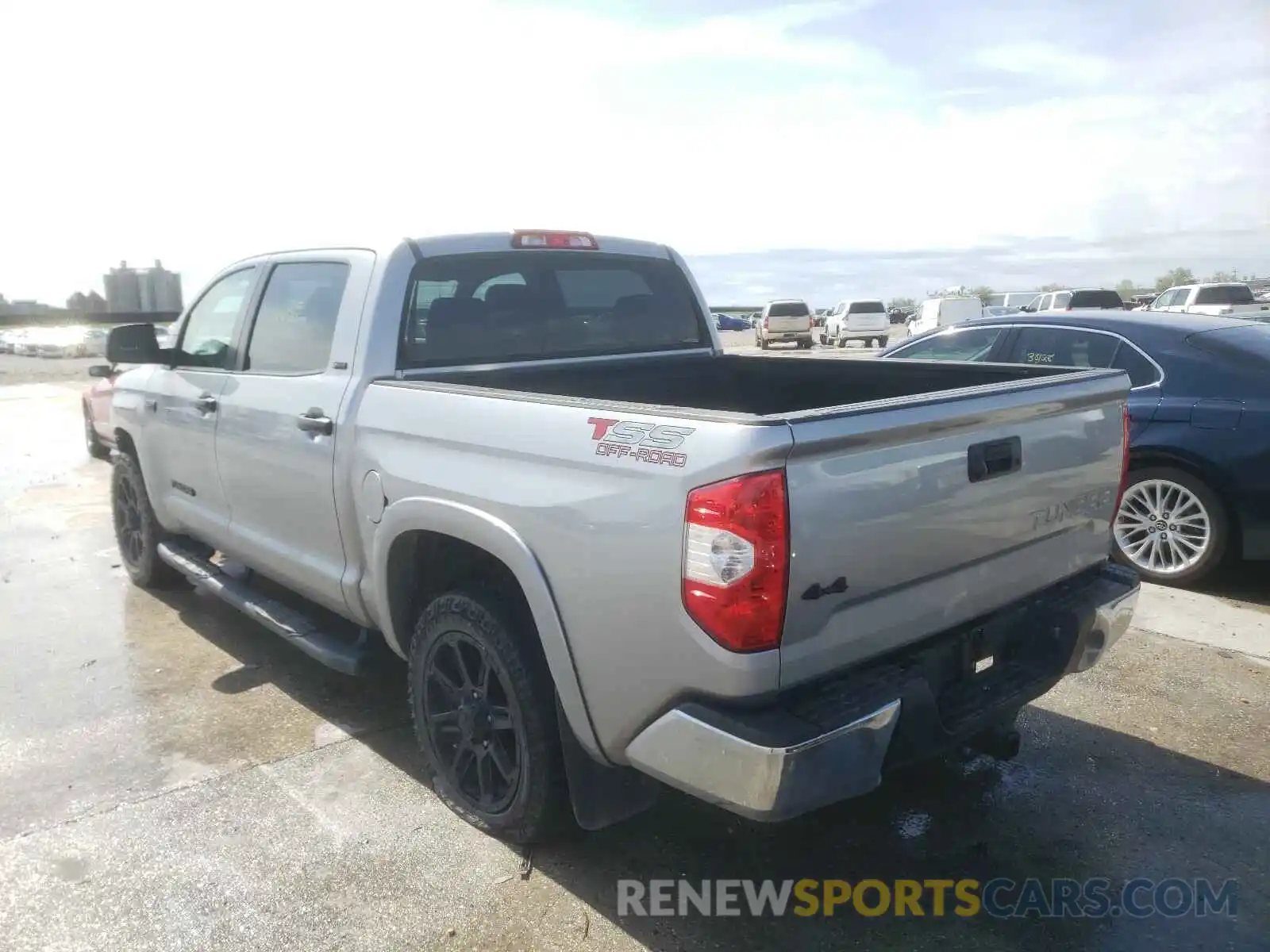 3 Photograph of a damaged car 5TFDW5F10KX788981 TOYOTA TUNDRA 2019