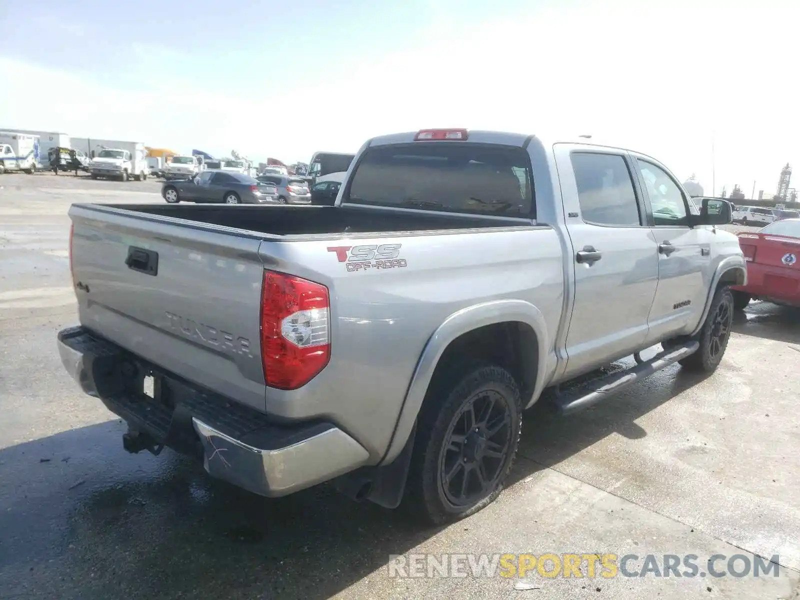 4 Photograph of a damaged car 5TFDW5F10KX788981 TOYOTA TUNDRA 2019