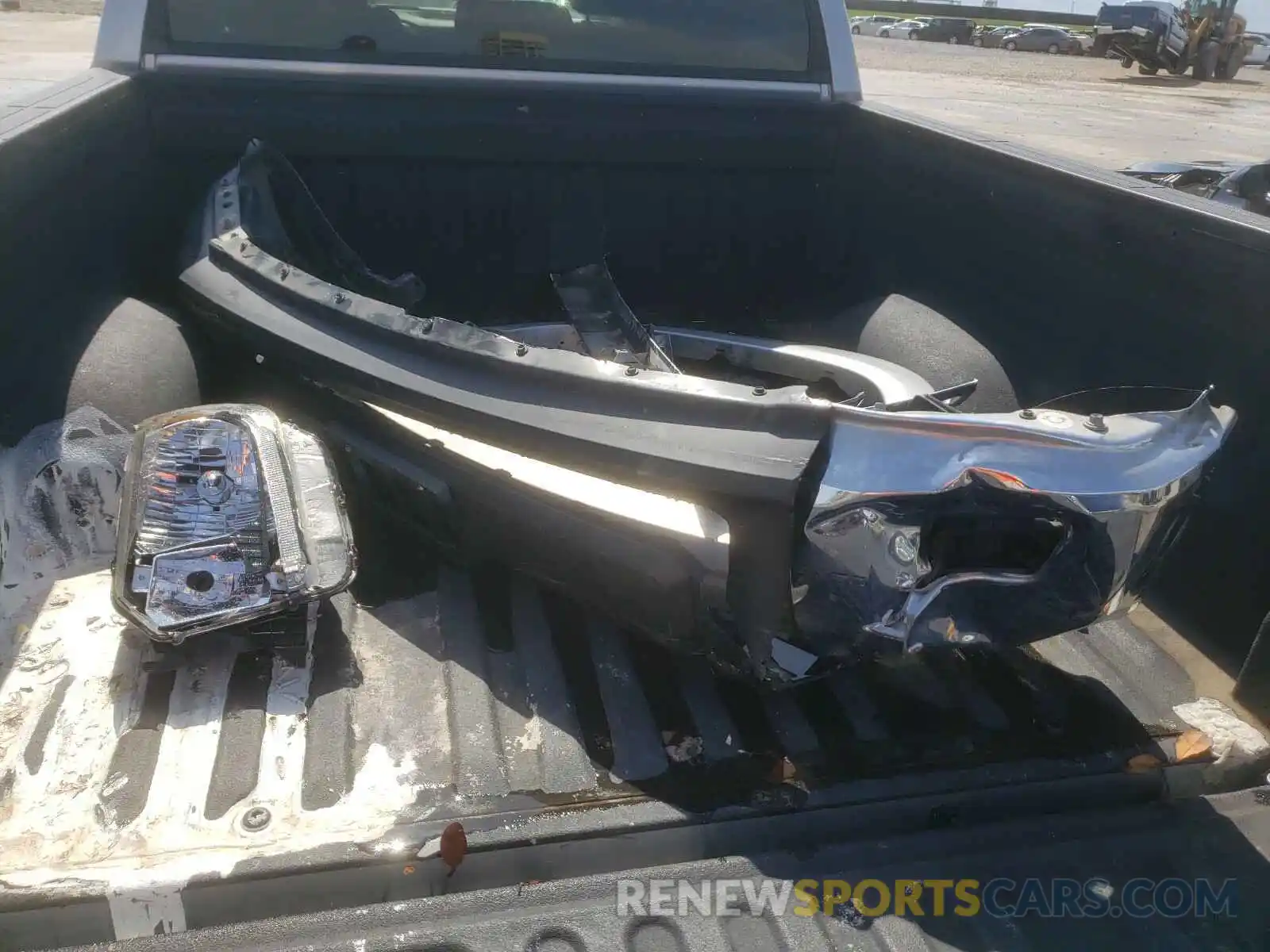 9 Photograph of a damaged car 5TFDW5F10KX788981 TOYOTA TUNDRA 2019