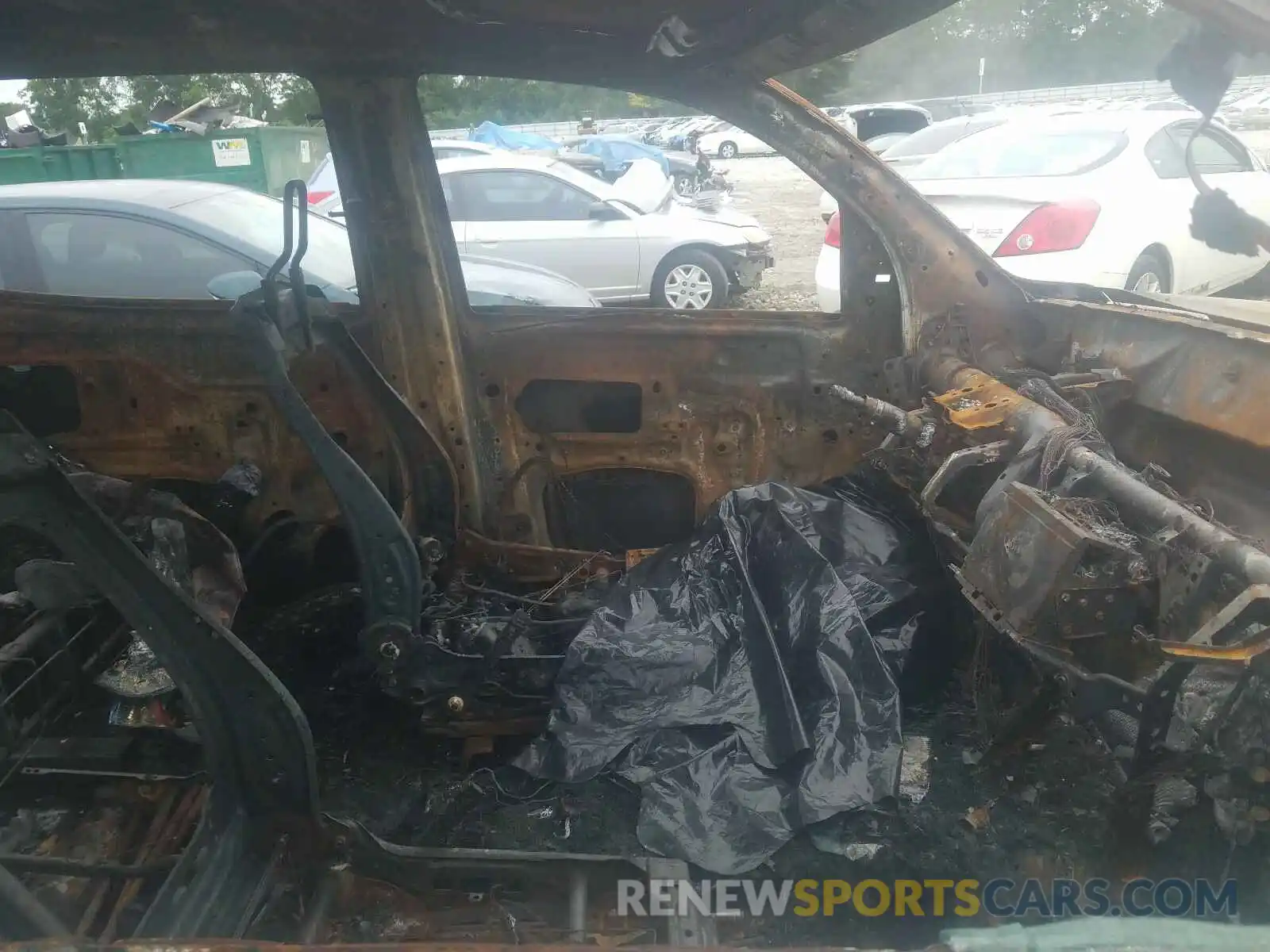 5 Photograph of a damaged car 5TFDW5F10KX800384 TOYOTA TUNDRA 2019