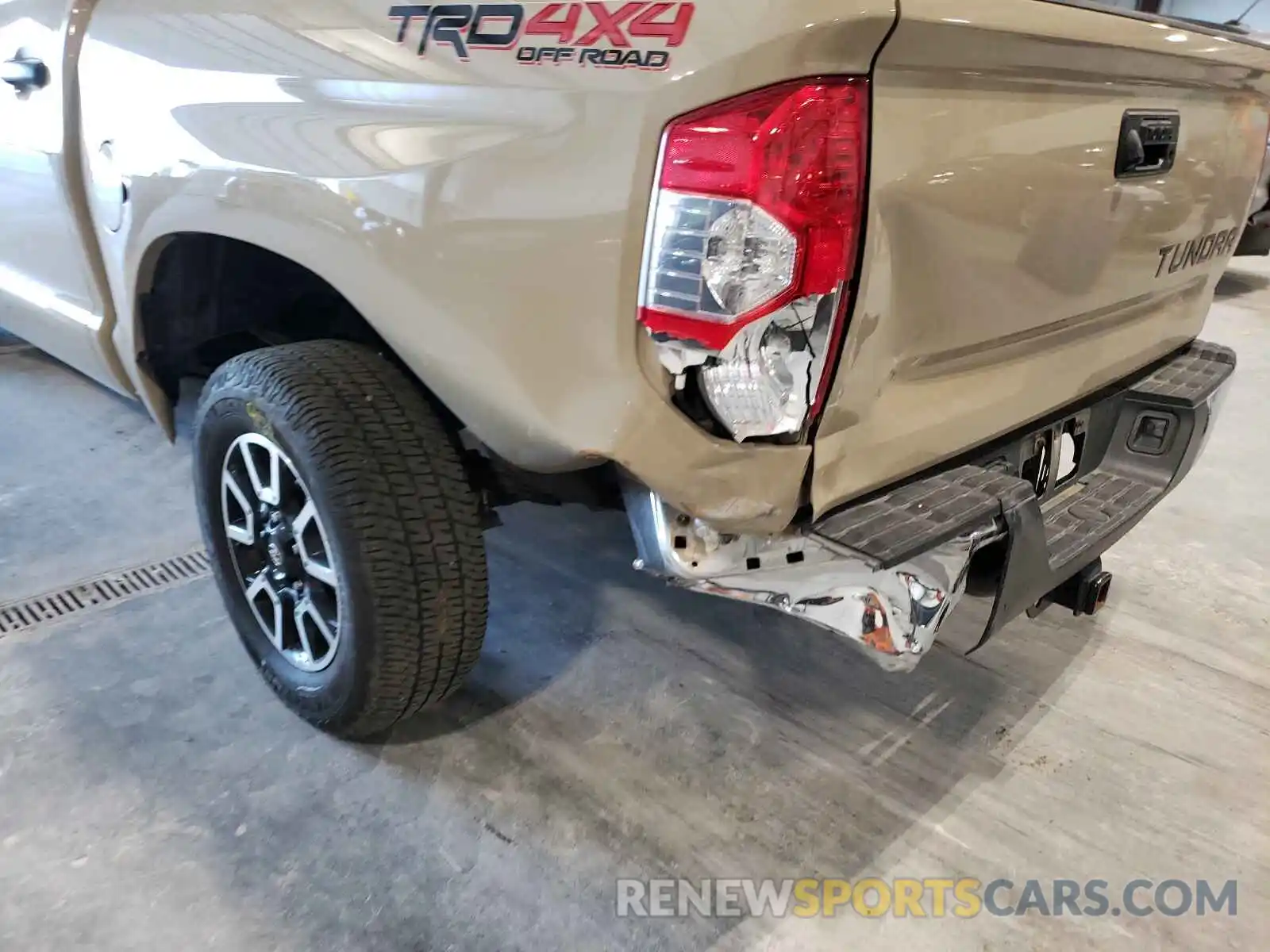 9 Photograph of a damaged car 5TFDW5F10KX837063 TOYOTA TUNDRA 2019