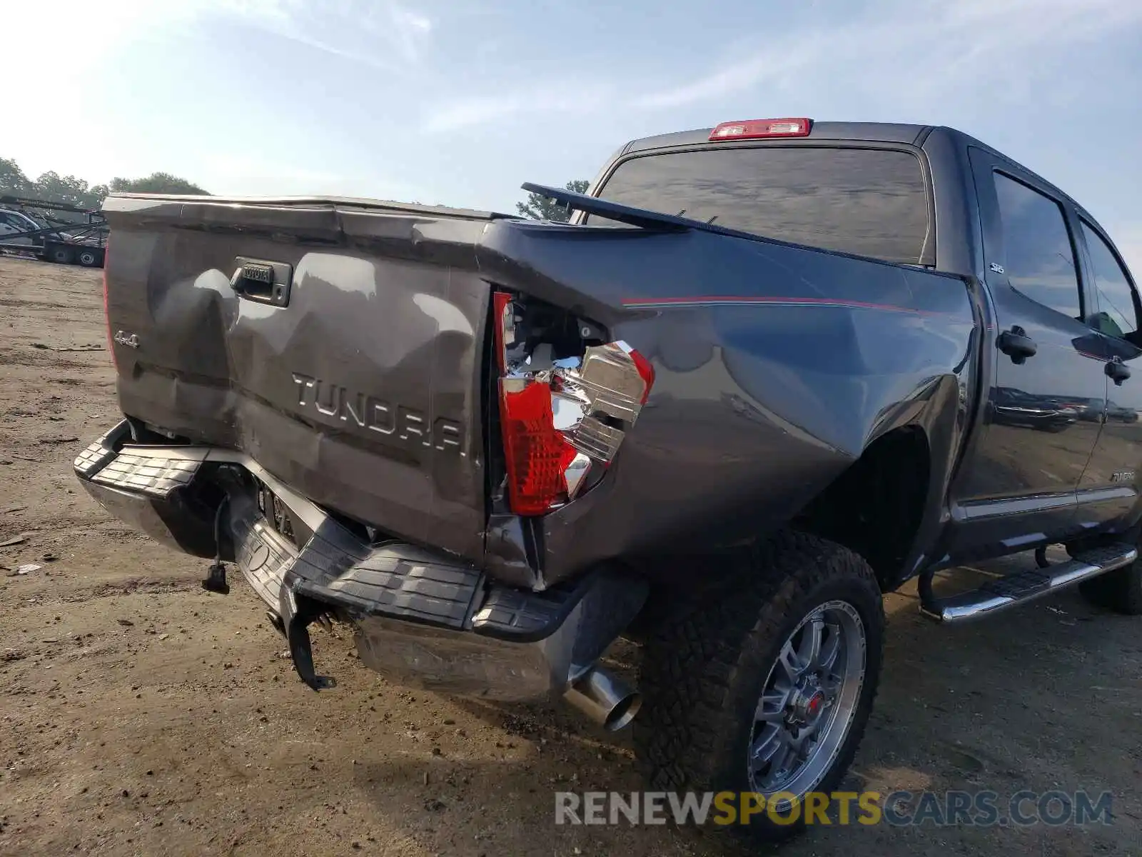 9 Photograph of a damaged car 5TFDW5F11KX793980 TOYOTA TUNDRA 2019