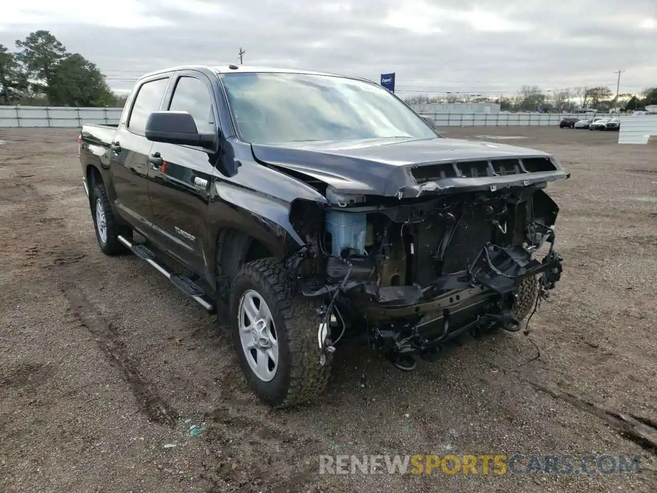 1 Фотография поврежденного автомобиля 5TFDW5F11KX794899 TOYOTA TUNDRA 2019