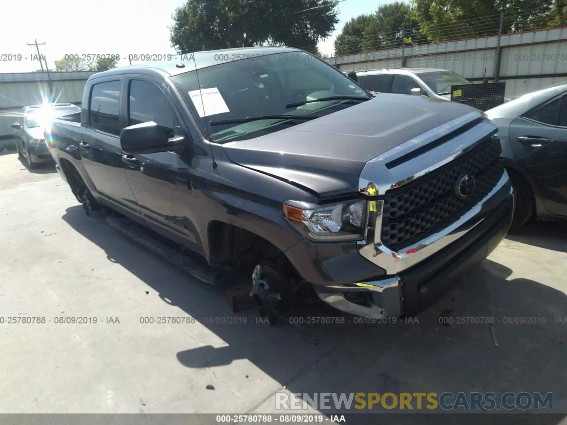 1 Photograph of a damaged car 5TFDW5F11KX797463 TOYOTA TUNDRA 2019