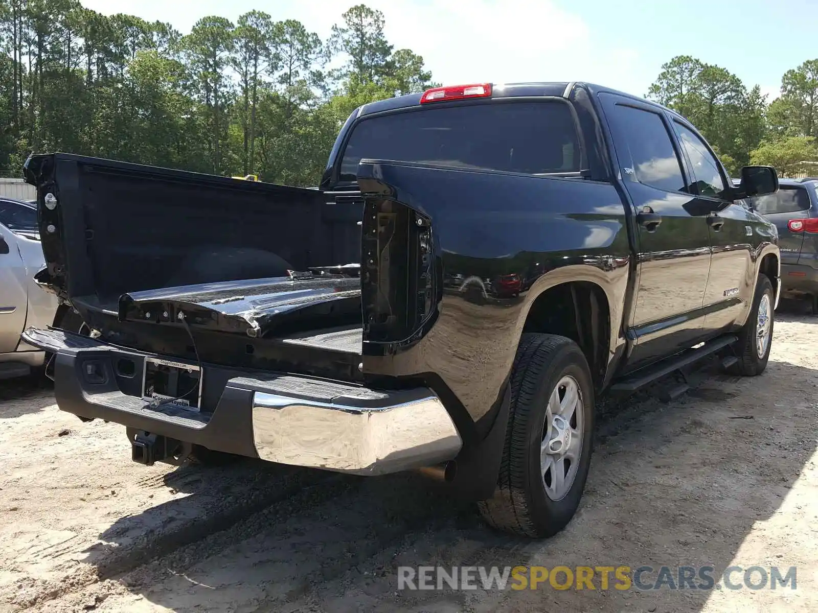 4 Photograph of a damaged car 5TFDW5F11KX820790 TOYOTA TUNDRA 2019