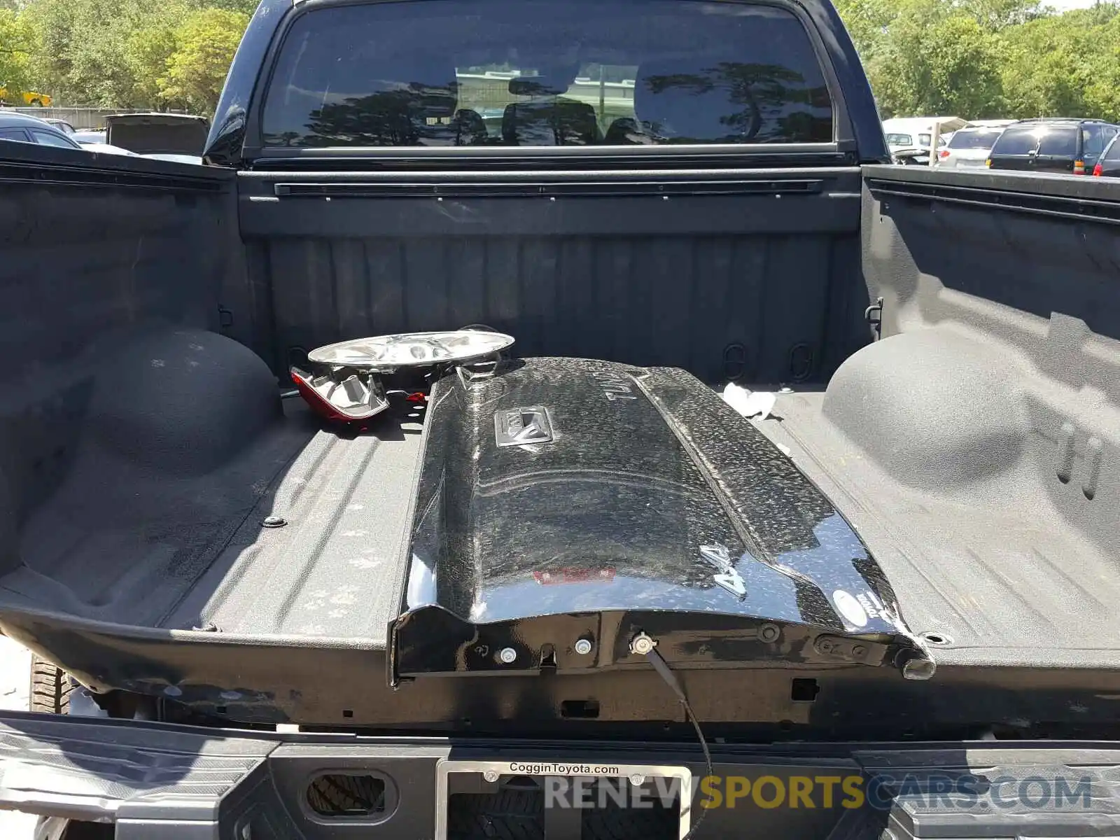 9 Photograph of a damaged car 5TFDW5F11KX820790 TOYOTA TUNDRA 2019