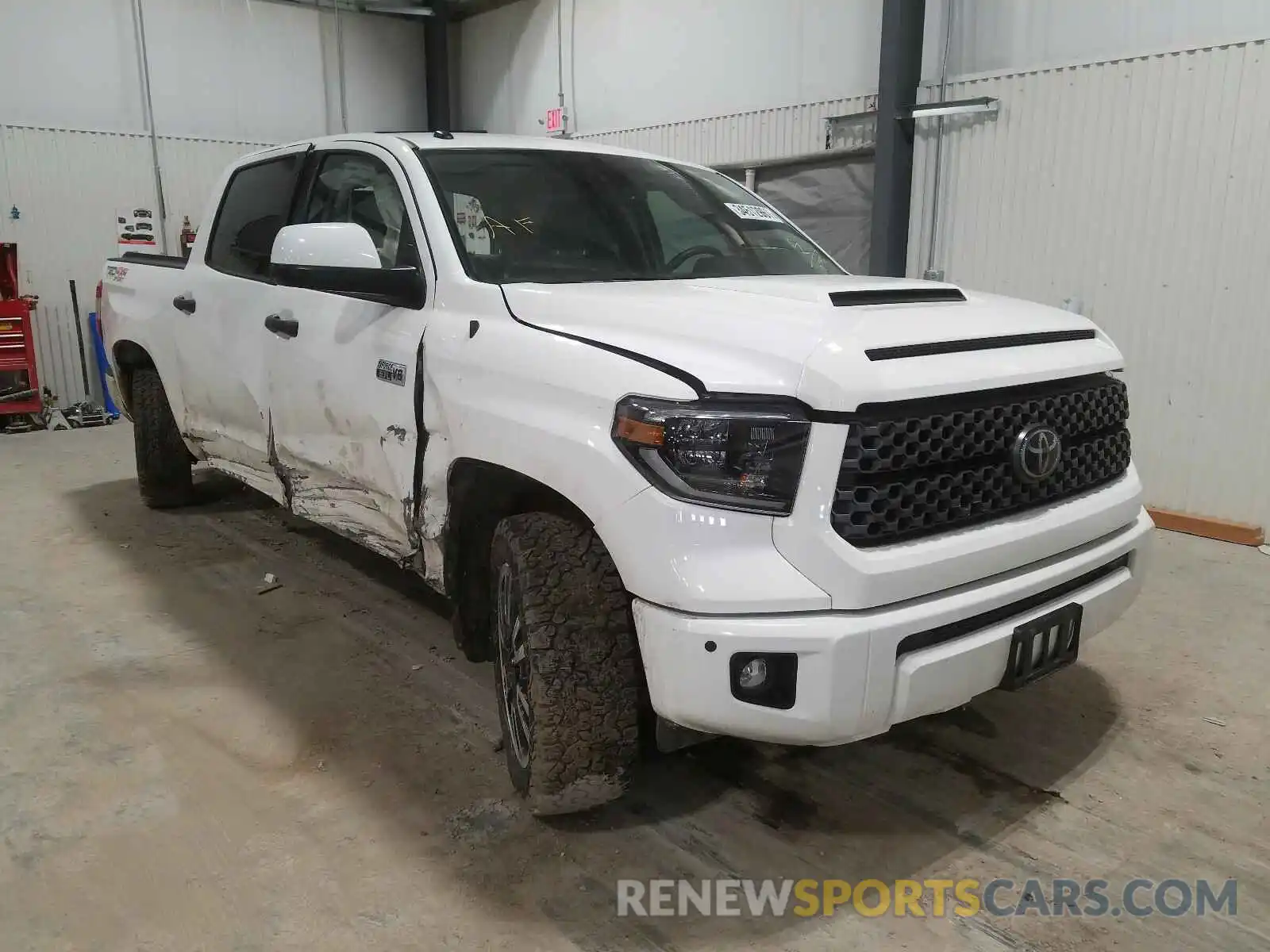 1 Photograph of a damaged car 5TFDW5F12KX780736 TOYOTA TUNDRA 2019