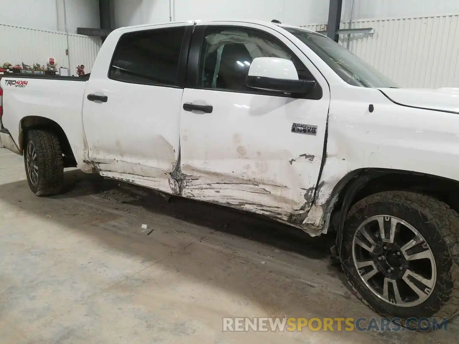 9 Photograph of a damaged car 5TFDW5F12KX780736 TOYOTA TUNDRA 2019