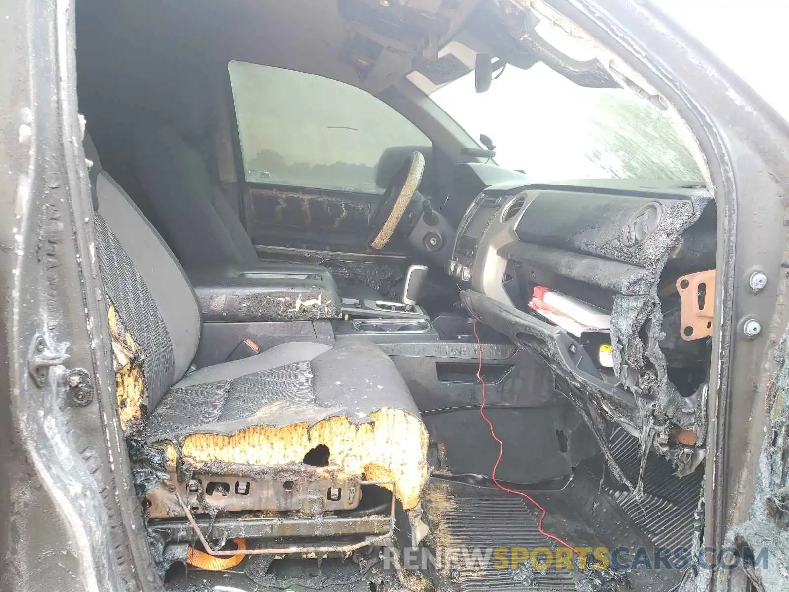 5 Photograph of a damaged car 5TFDW5F12KX814688 TOYOTA TUNDRA 2019