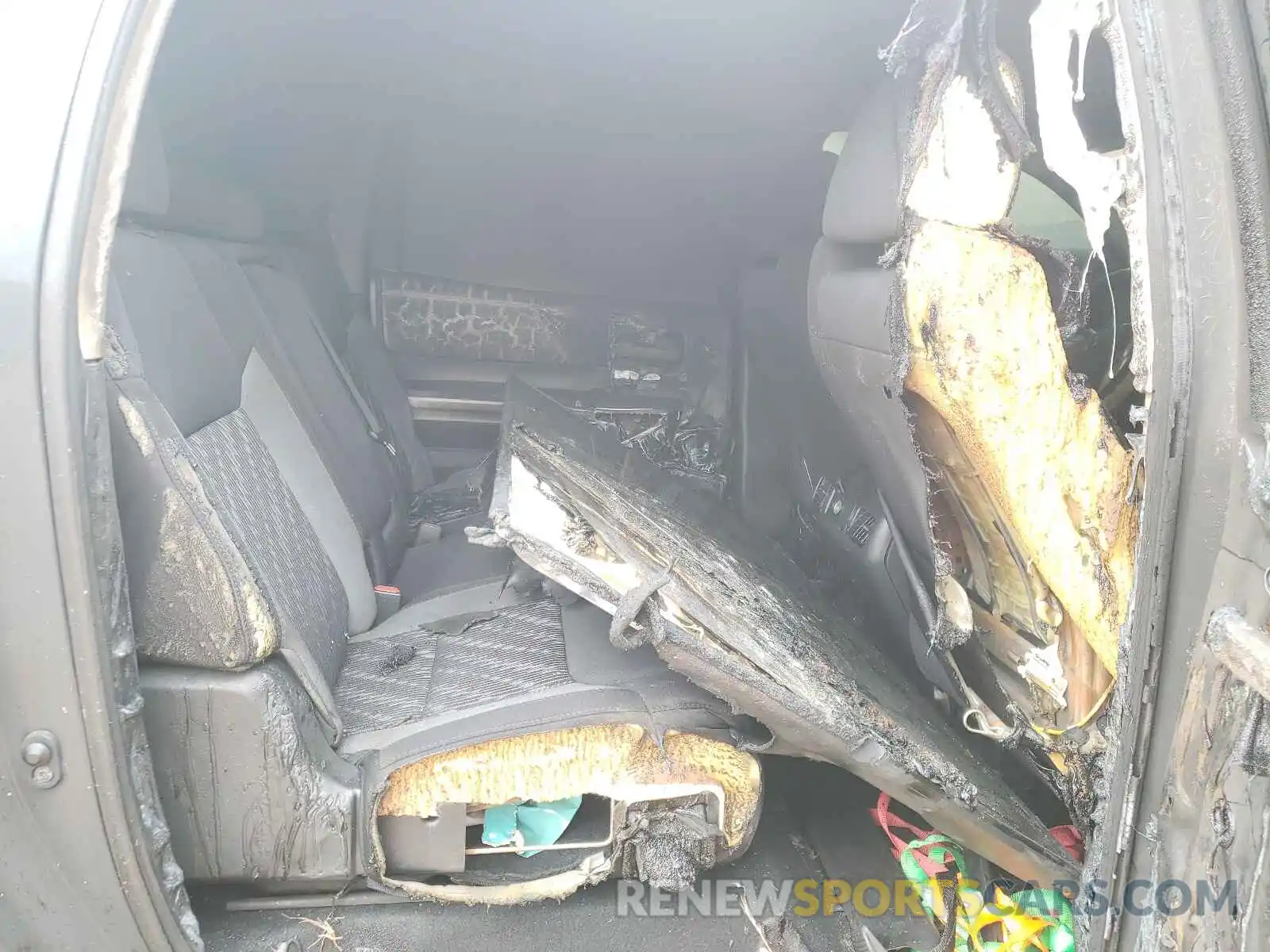 6 Photograph of a damaged car 5TFDW5F12KX814688 TOYOTA TUNDRA 2019