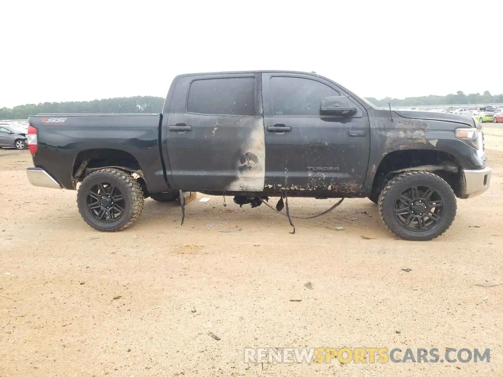 9 Photograph of a damaged car 5TFDW5F12KX814688 TOYOTA TUNDRA 2019