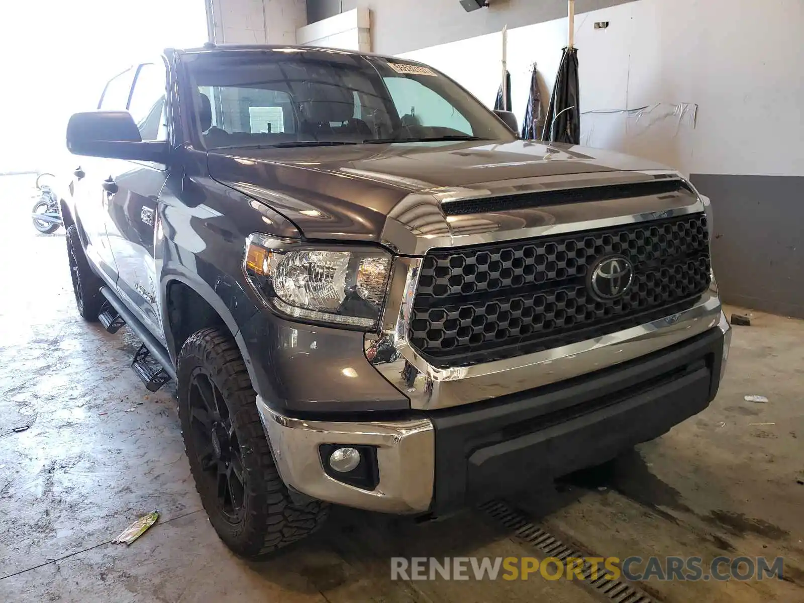 1 Photograph of a damaged car 5TFDW5F12KX862580 TOYOTA TUNDRA 2019