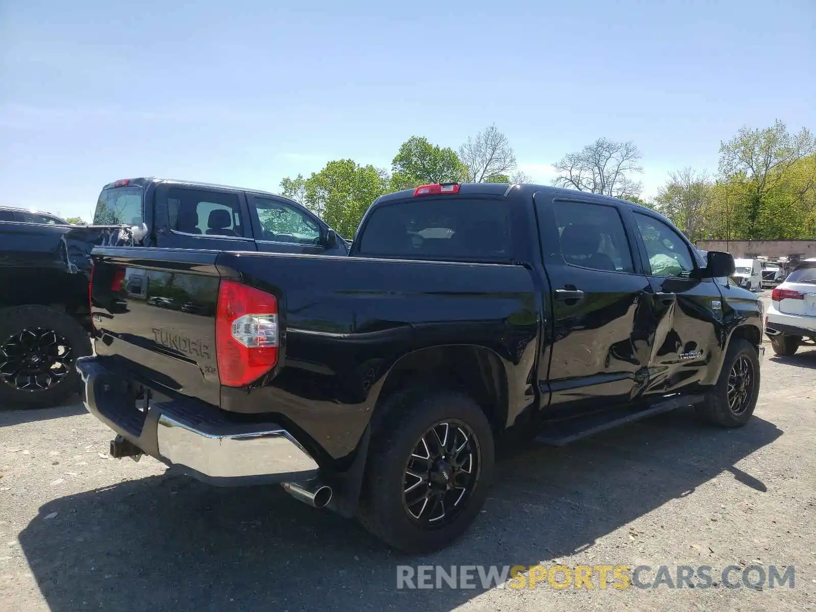 4 Photograph of a damaged car 5TFDW5F13KX783547 TOYOTA TUNDRA 2019