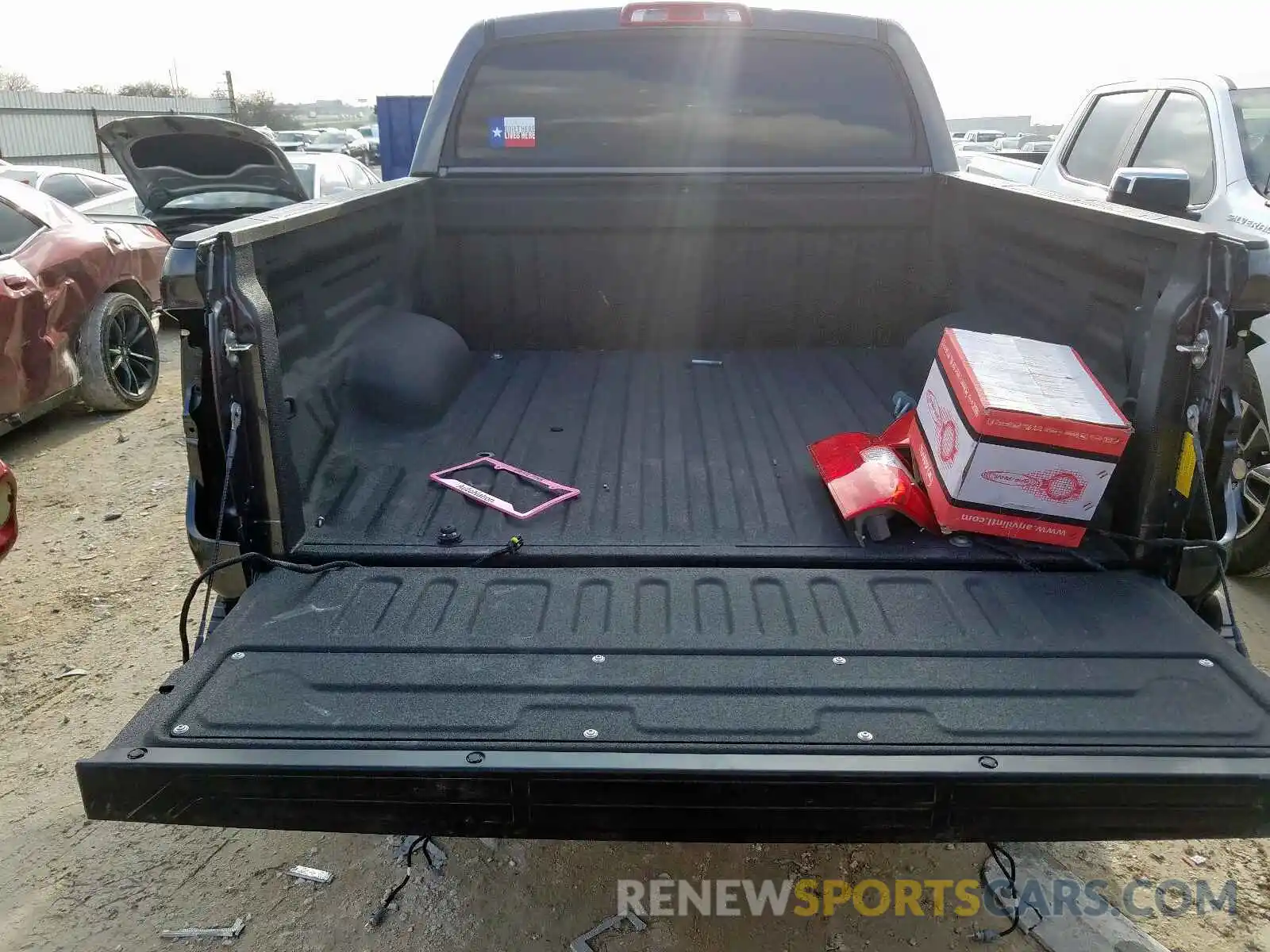 9 Photograph of a damaged car 5TFDW5F13KX866976 TOYOTA TUNDRA 2019