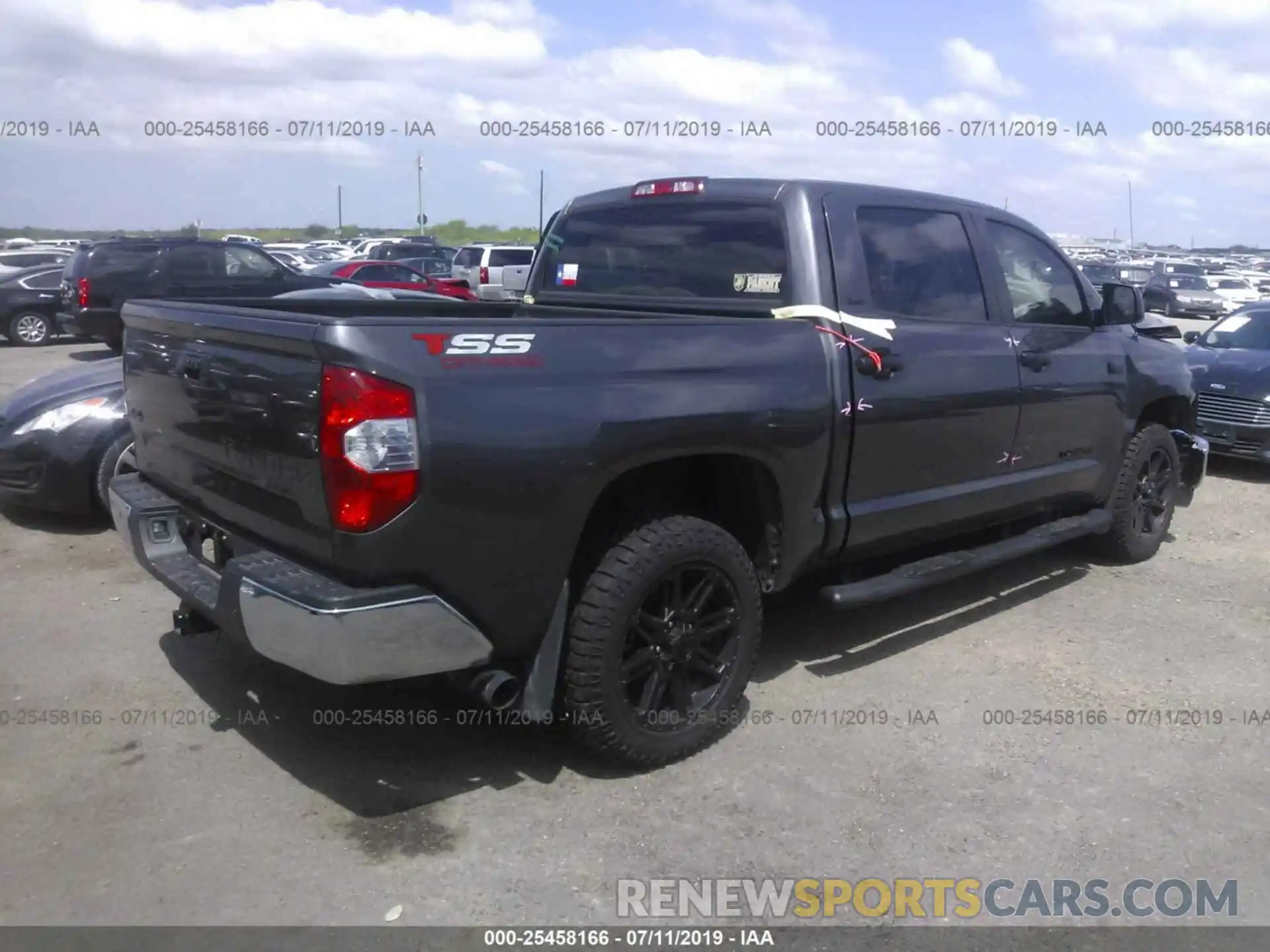 4 Фотография поврежденного автомобиля 5TFDW5F14KX821674 TOYOTA TUNDRA 2019