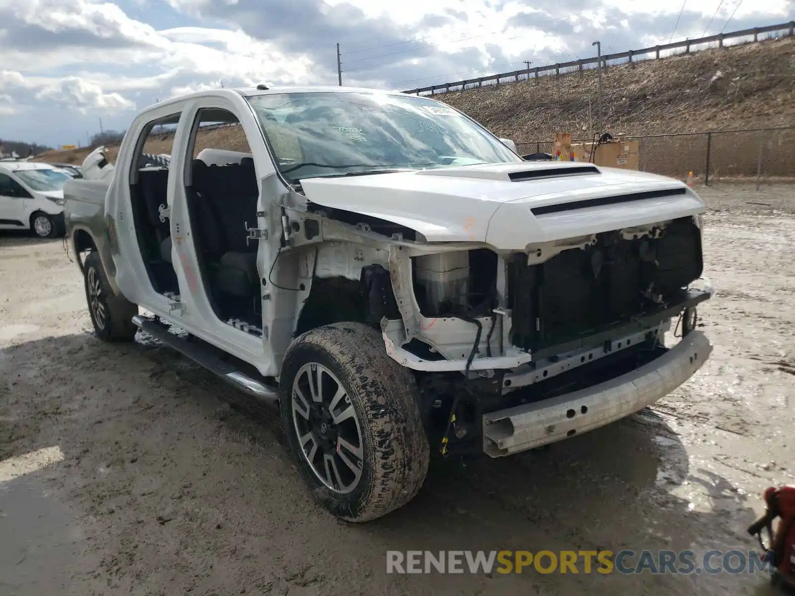 1 Photograph of a damaged car 5TFDW5F14KX827572 TOYOTA TUNDRA 2019