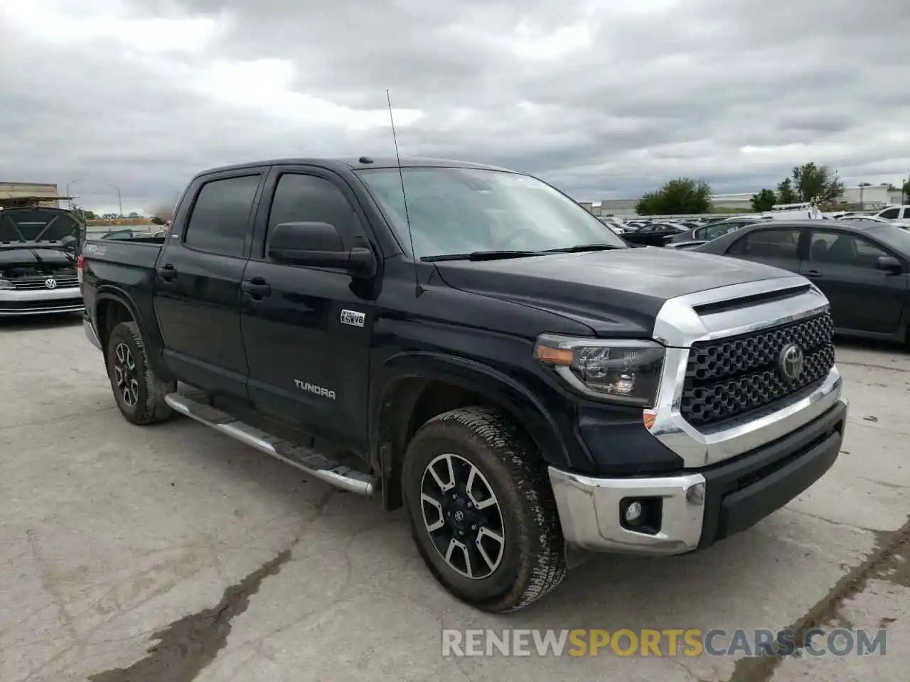 1 Фотография поврежденного автомобиля 5TFDW5F14KX828897 TOYOTA TUNDRA 2019