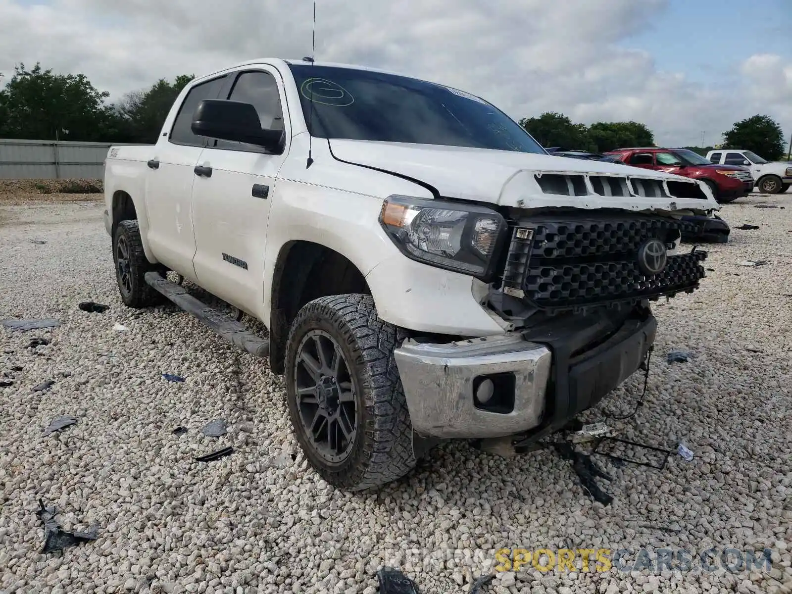 1 Фотография поврежденного автомобиля 5TFDW5F14KX836451 TOYOTA TUNDRA 2019