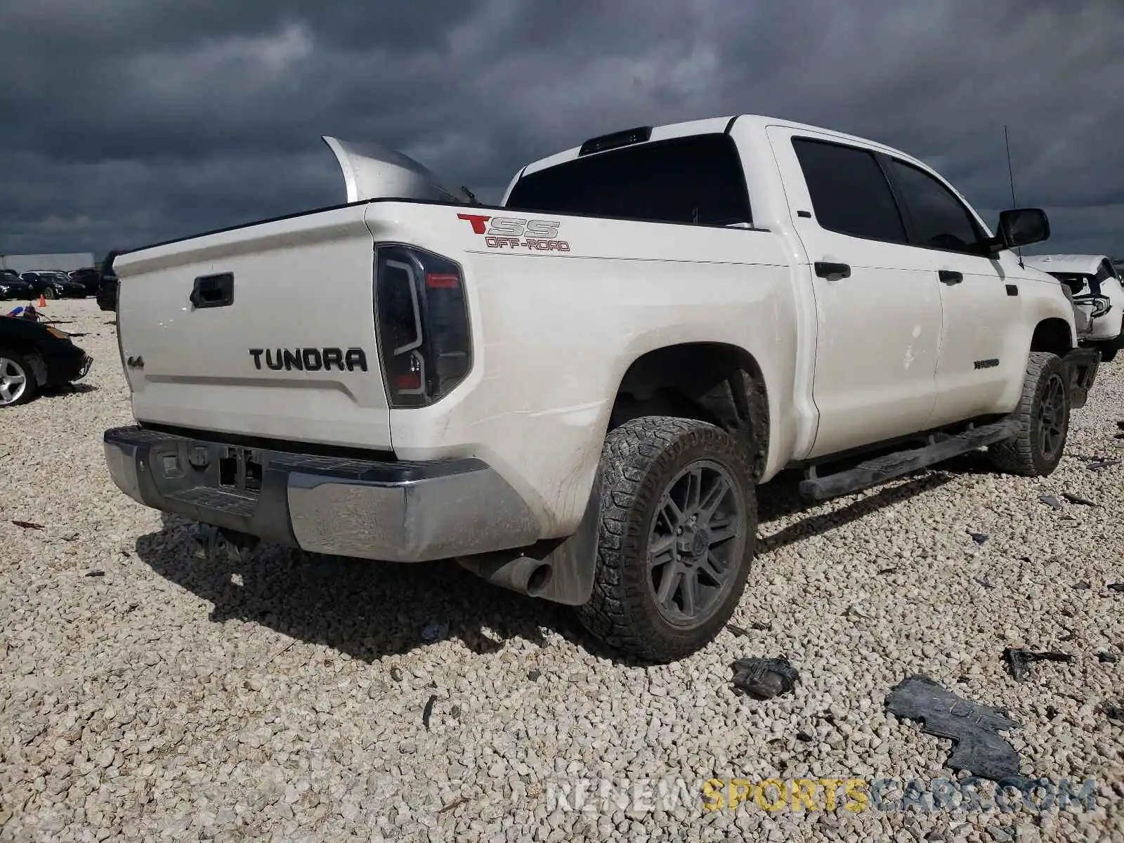 4 Фотография поврежденного автомобиля 5TFDW5F14KX836451 TOYOTA TUNDRA 2019