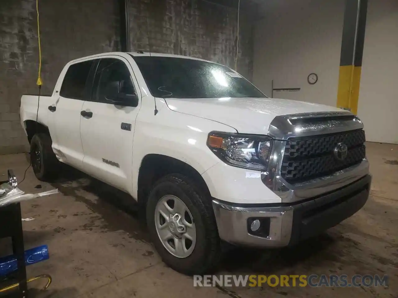 1 Photograph of a damaged car 5TFDW5F14KX846820 TOYOTA TUNDRA 2019