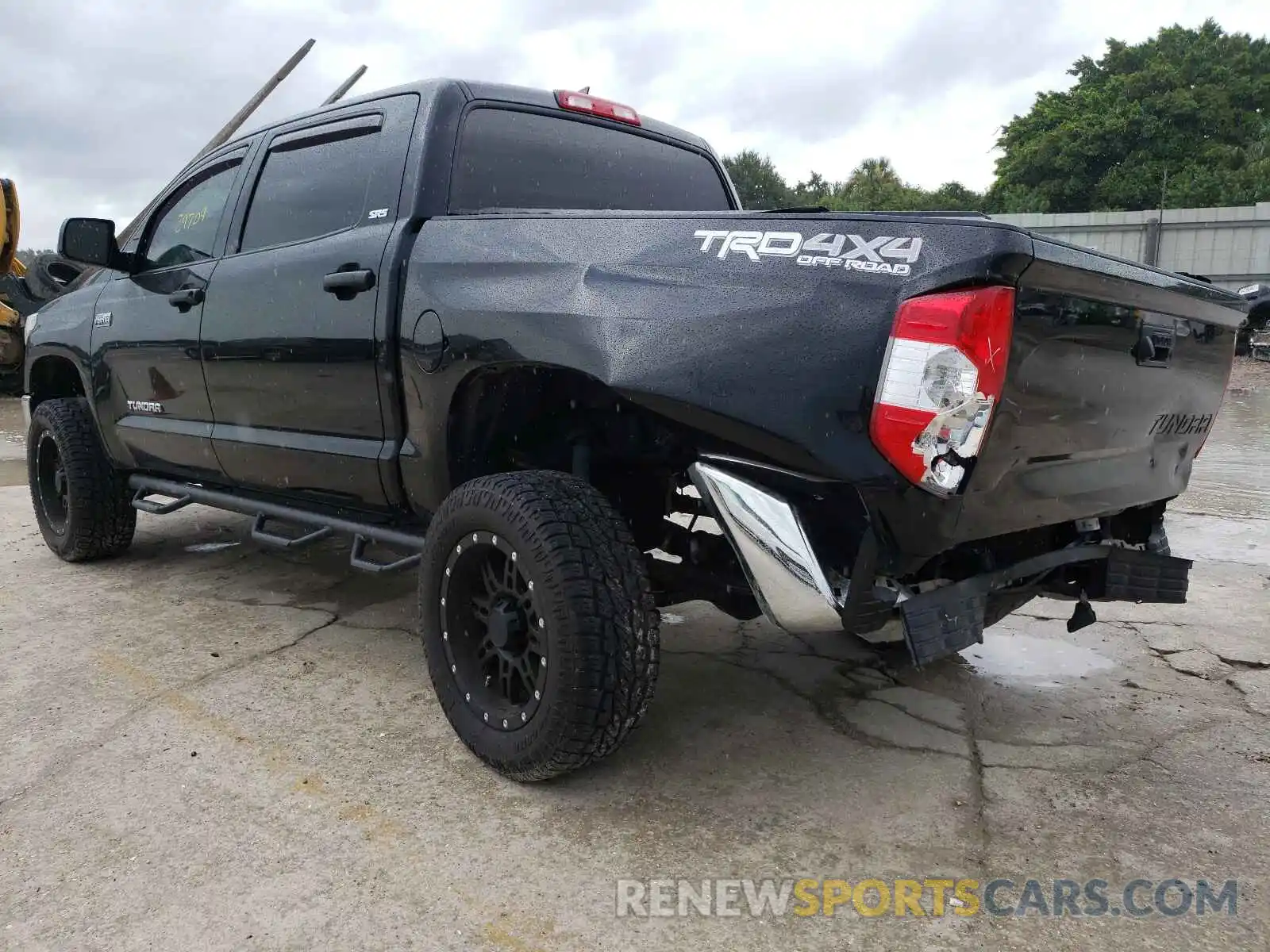 3 Photograph of a damaged car 5TFDW5F15KX793996 TOYOTA TUNDRA 2019