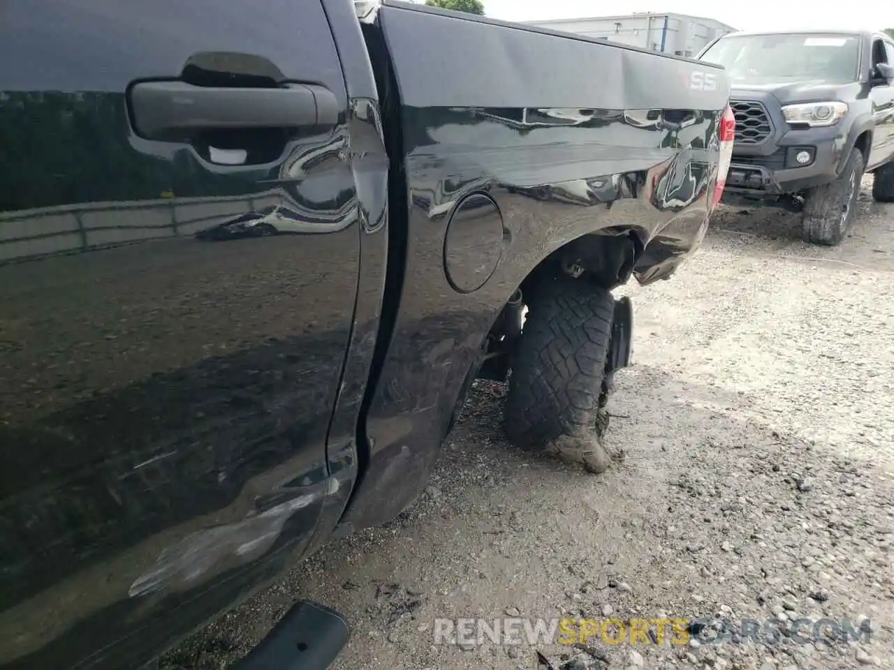 9 Photograph of a damaged car 5TFDW5F15KX812272 TOYOTA TUNDRA 2019