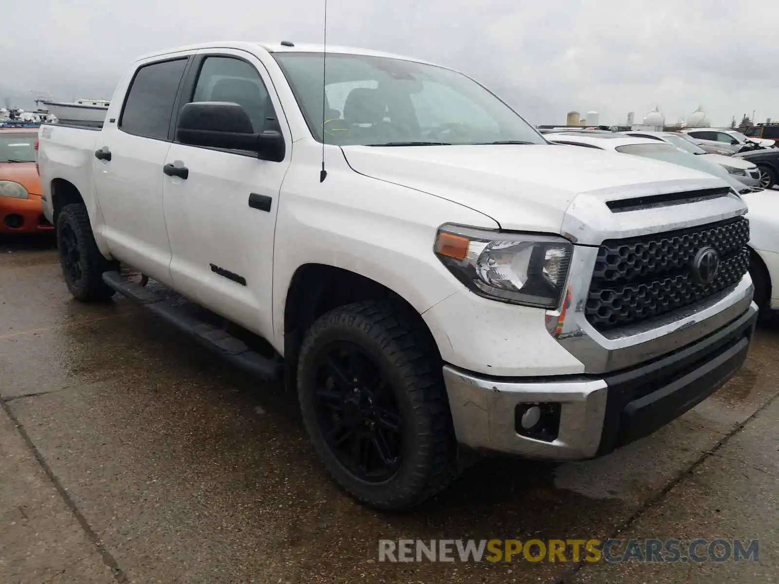 1 Photograph of a damaged car 5TFDW5F15KX815396 TOYOTA TUNDRA 2019