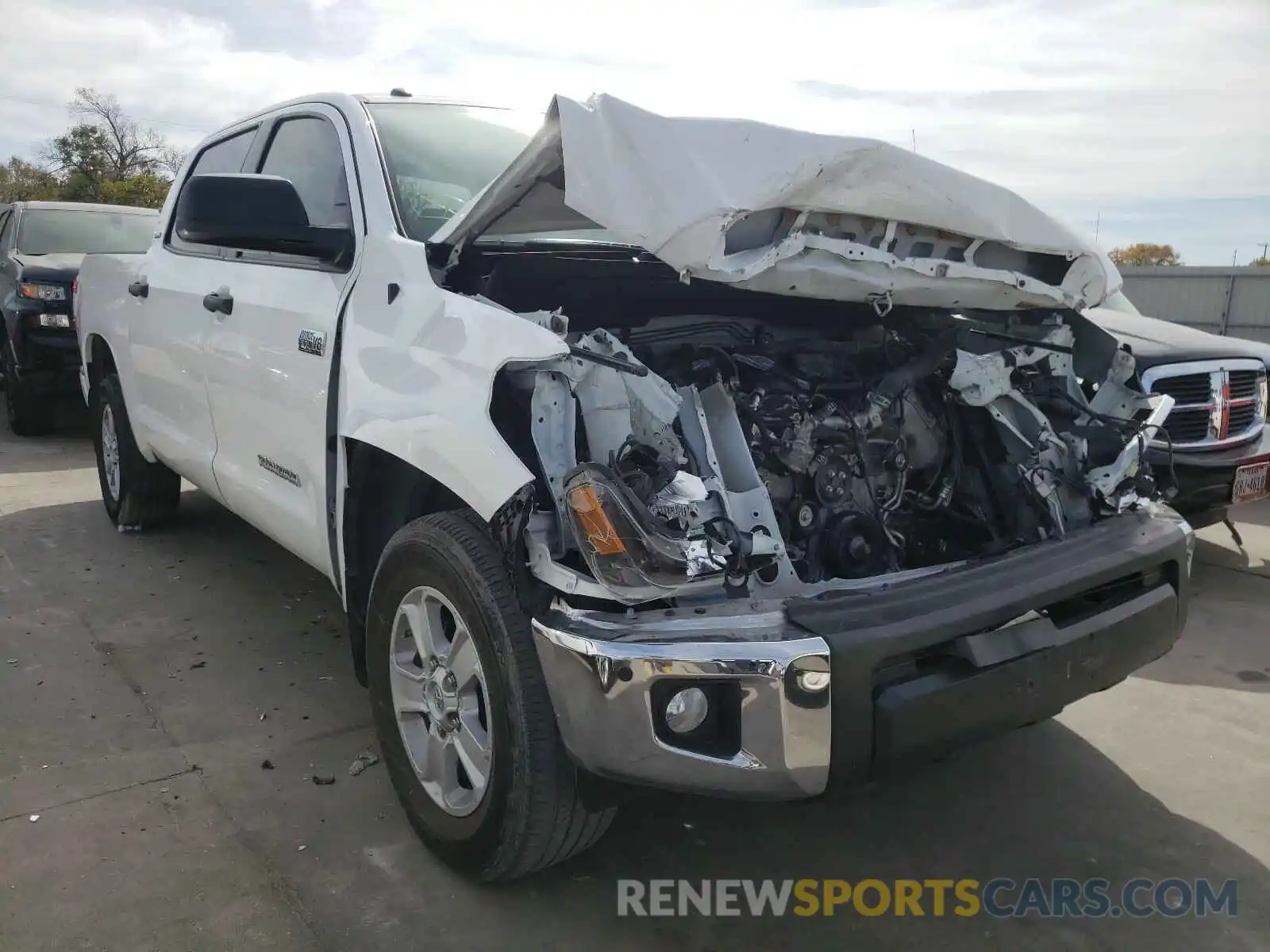 1 Photograph of a damaged car 5TFDW5F15KX839021 TOYOTA TUNDRA 2019