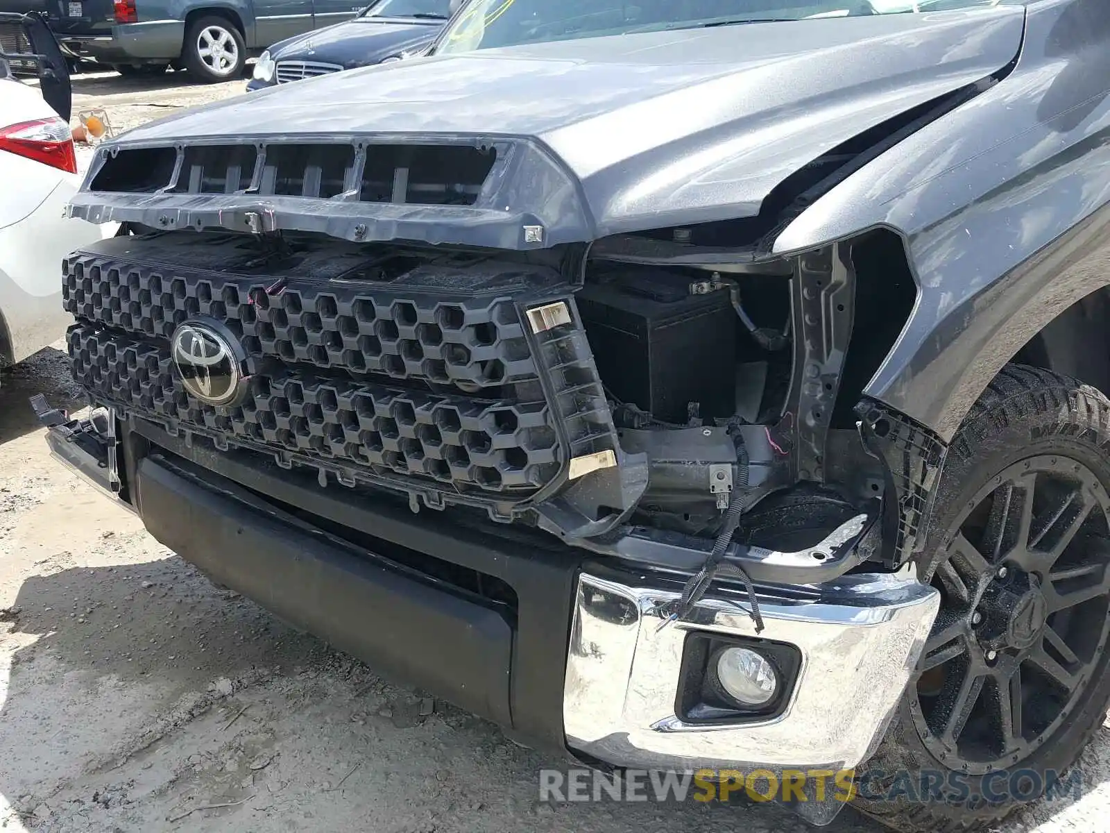 9 Photograph of a damaged car 5TFDW5F15KX841027 TOYOTA TUNDRA 2019