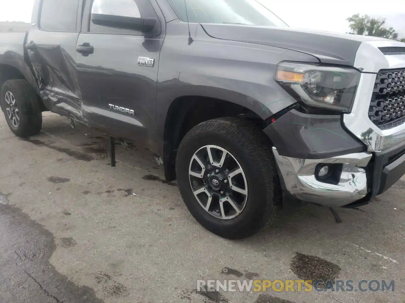 9 Photograph of a damaged car 5TFDW5F16KX839352 TOYOTA TUNDRA 2019