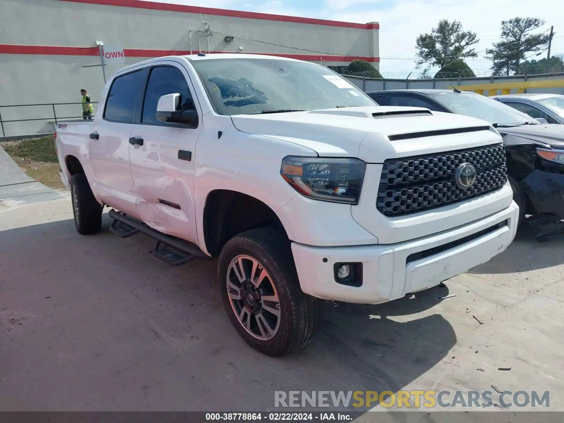 1 Photograph of a damaged car 5TFDW5F17KX799816 TOYOTA TUNDRA 2019