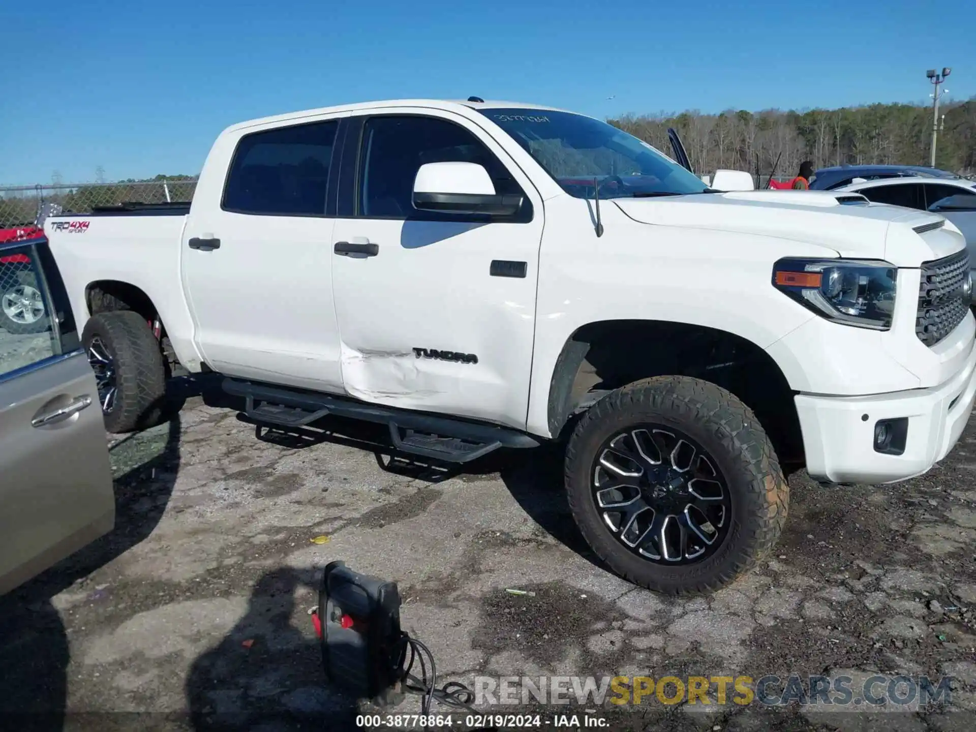 6 Photograph of a damaged car 5TFDW5F17KX799816 TOYOTA TUNDRA 2019