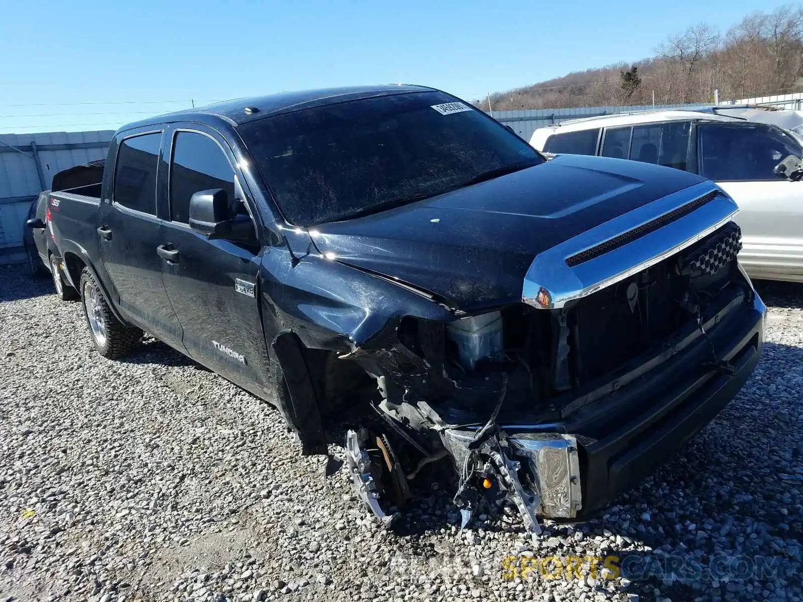 1 Photograph of a damaged car 5TFDW5F17KX820468 TOYOTA TUNDRA 2019