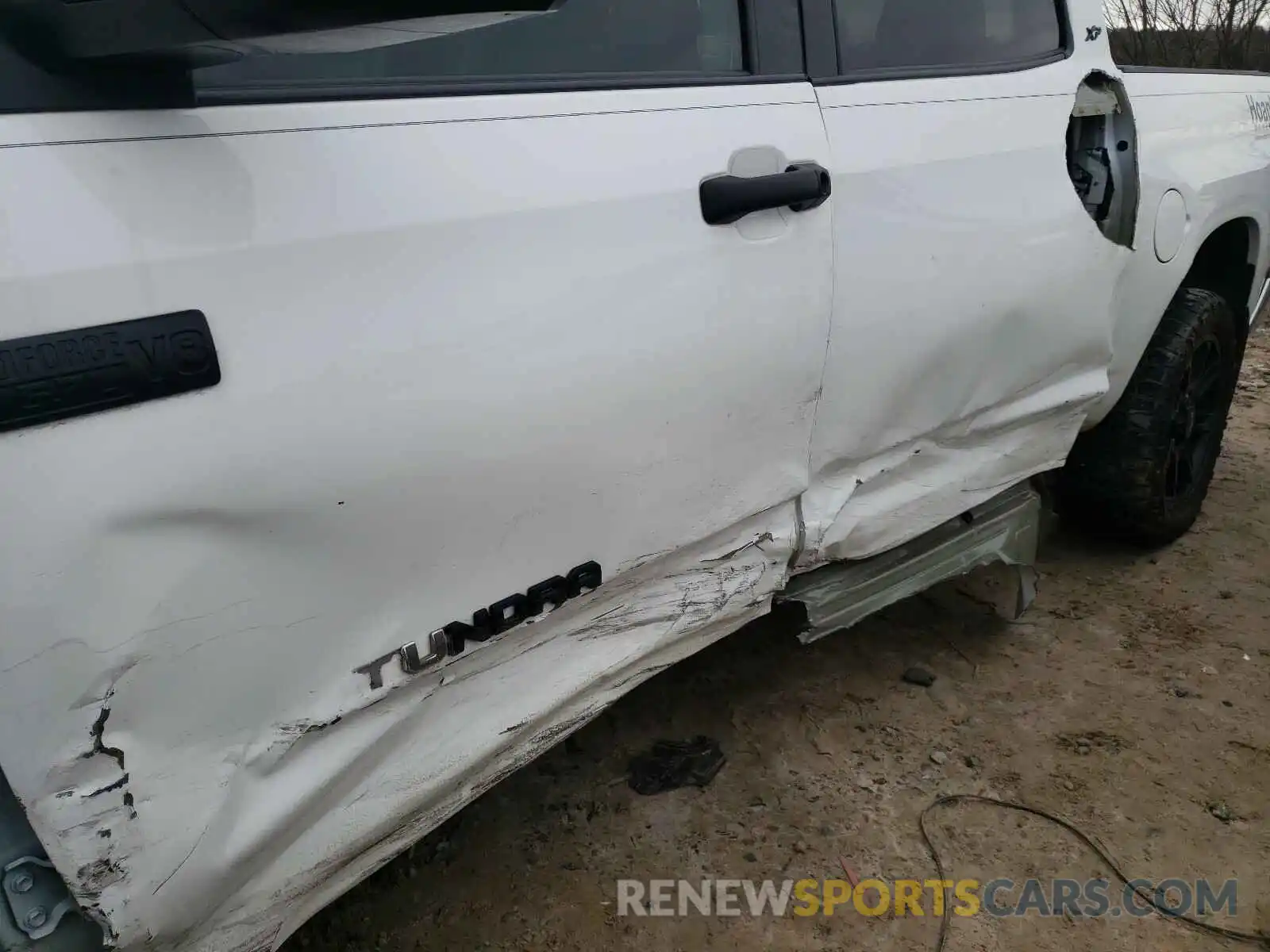 9 Photograph of a damaged car 5TFDW5F17KX836721 TOYOTA TUNDRA 2019
