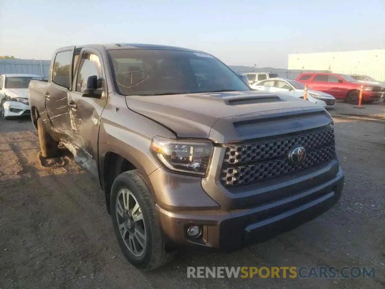 1 Фотография поврежденного автомобиля 5TFDW5F18KX799050 TOYOTA TUNDRA 2019