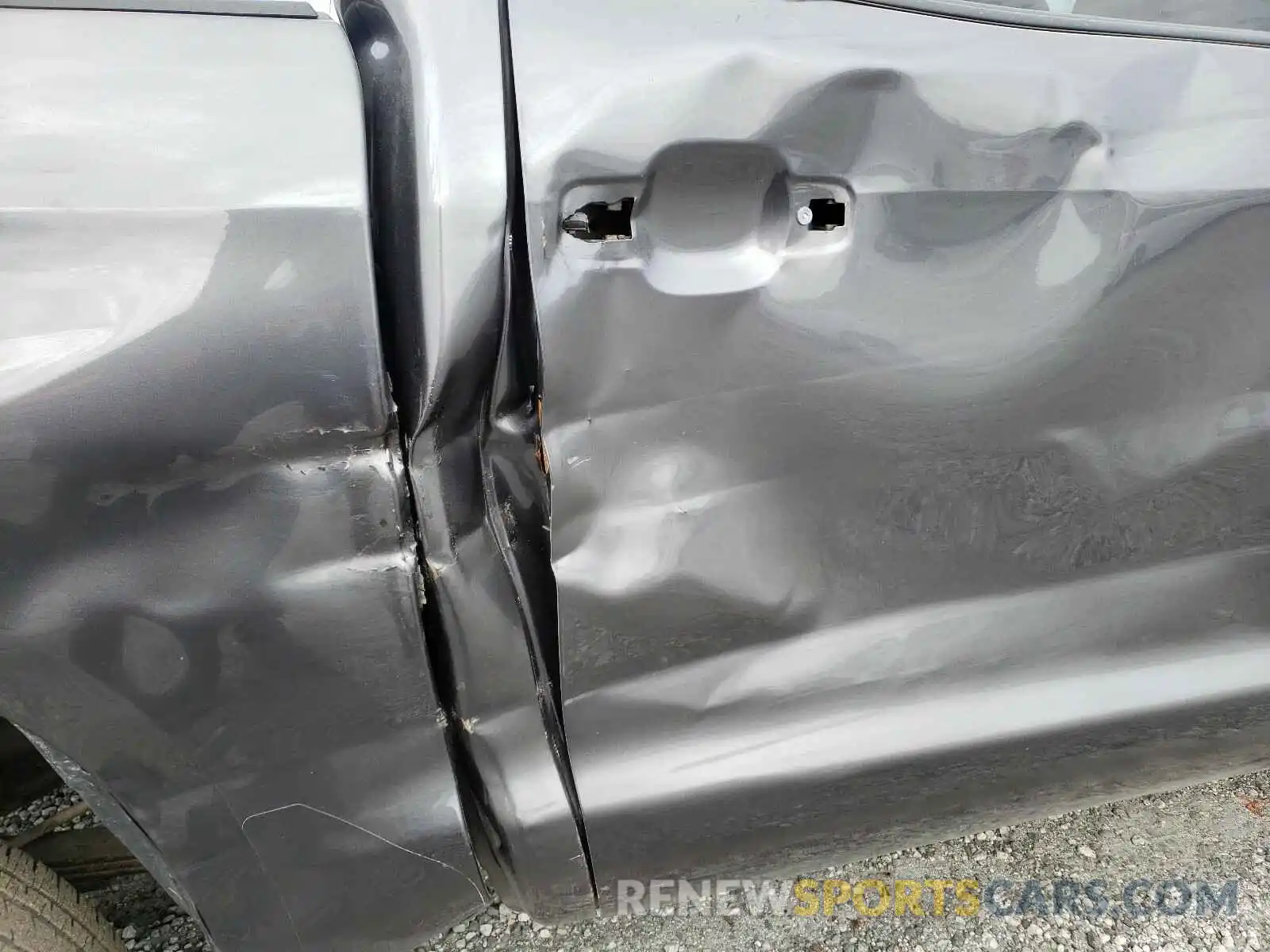 9 Photograph of a damaged car 5TFDW5F18KX843404 TOYOTA TUNDRA 2019